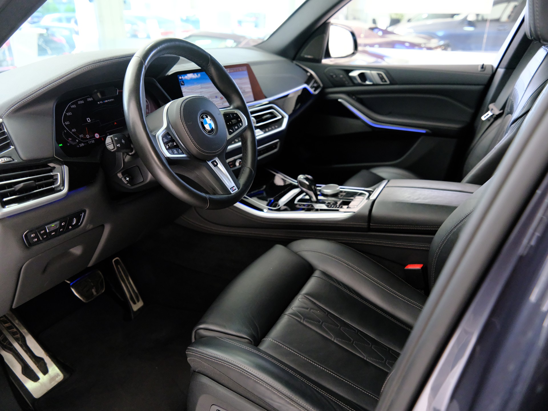 BMW X5 xDrive M50i Steptronic-image-9