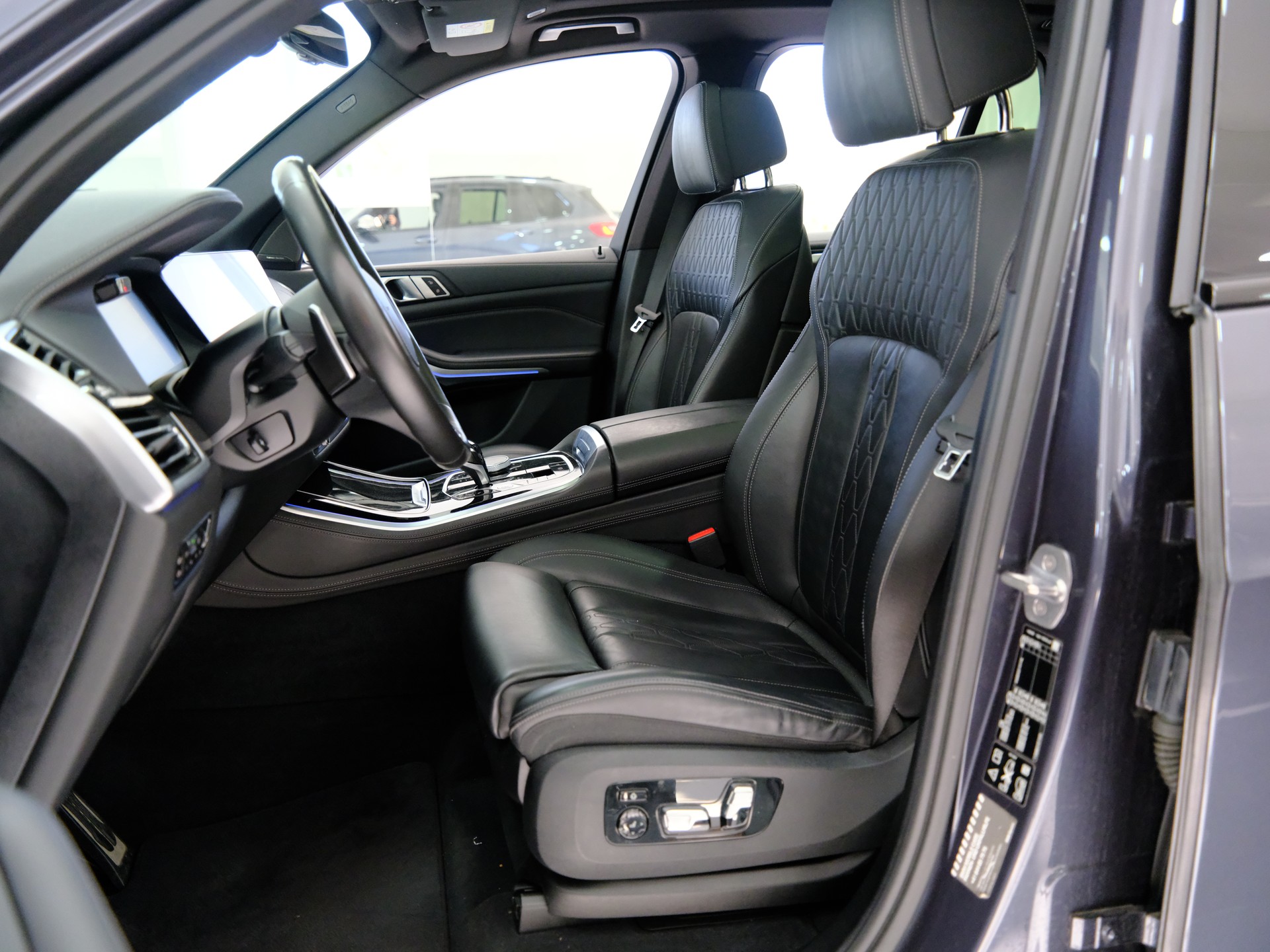 BMW X5 xDrive M50i Steptronic-image-10