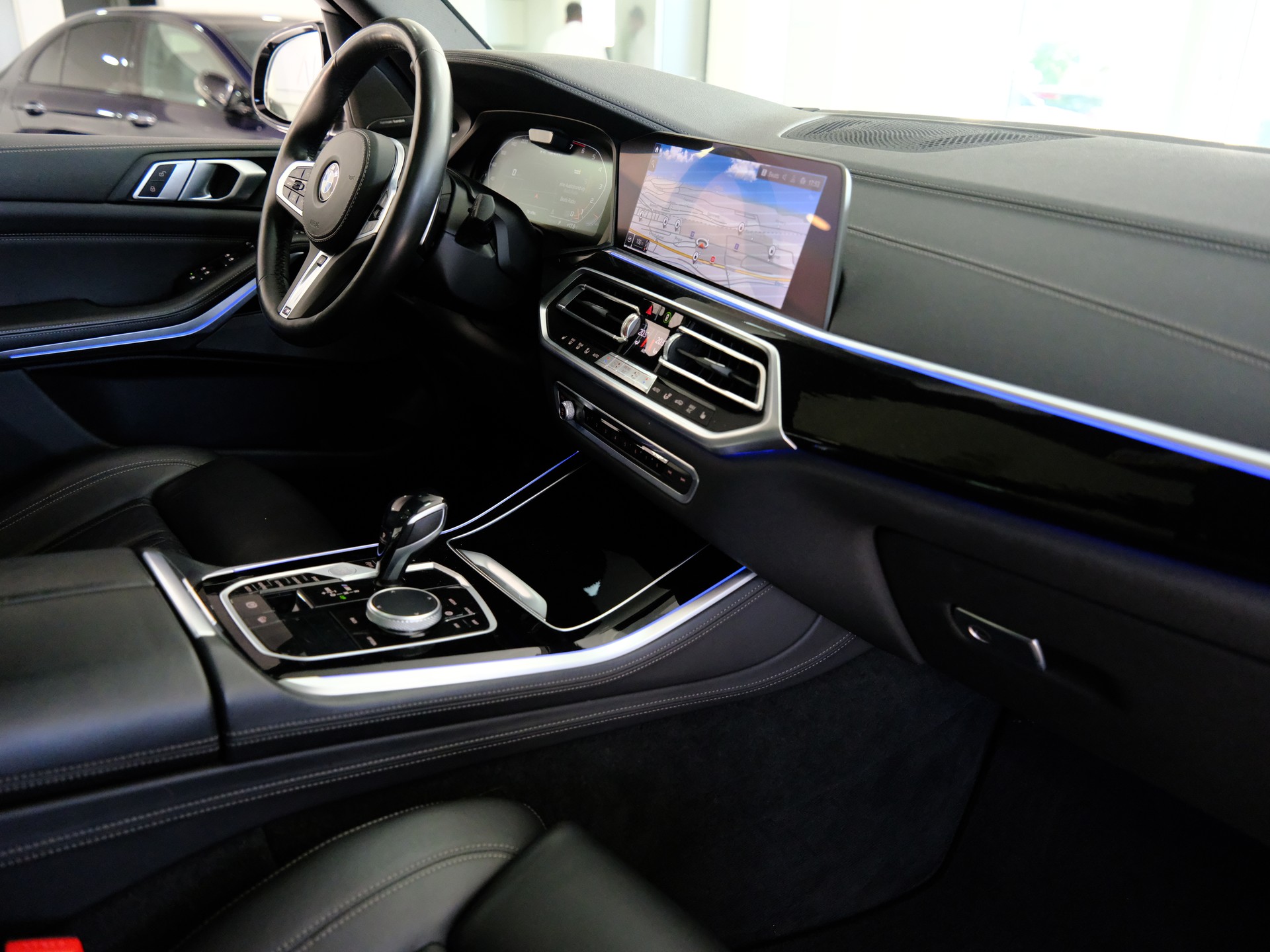 BMW X5 xDrive M50i Steptronic-image-14