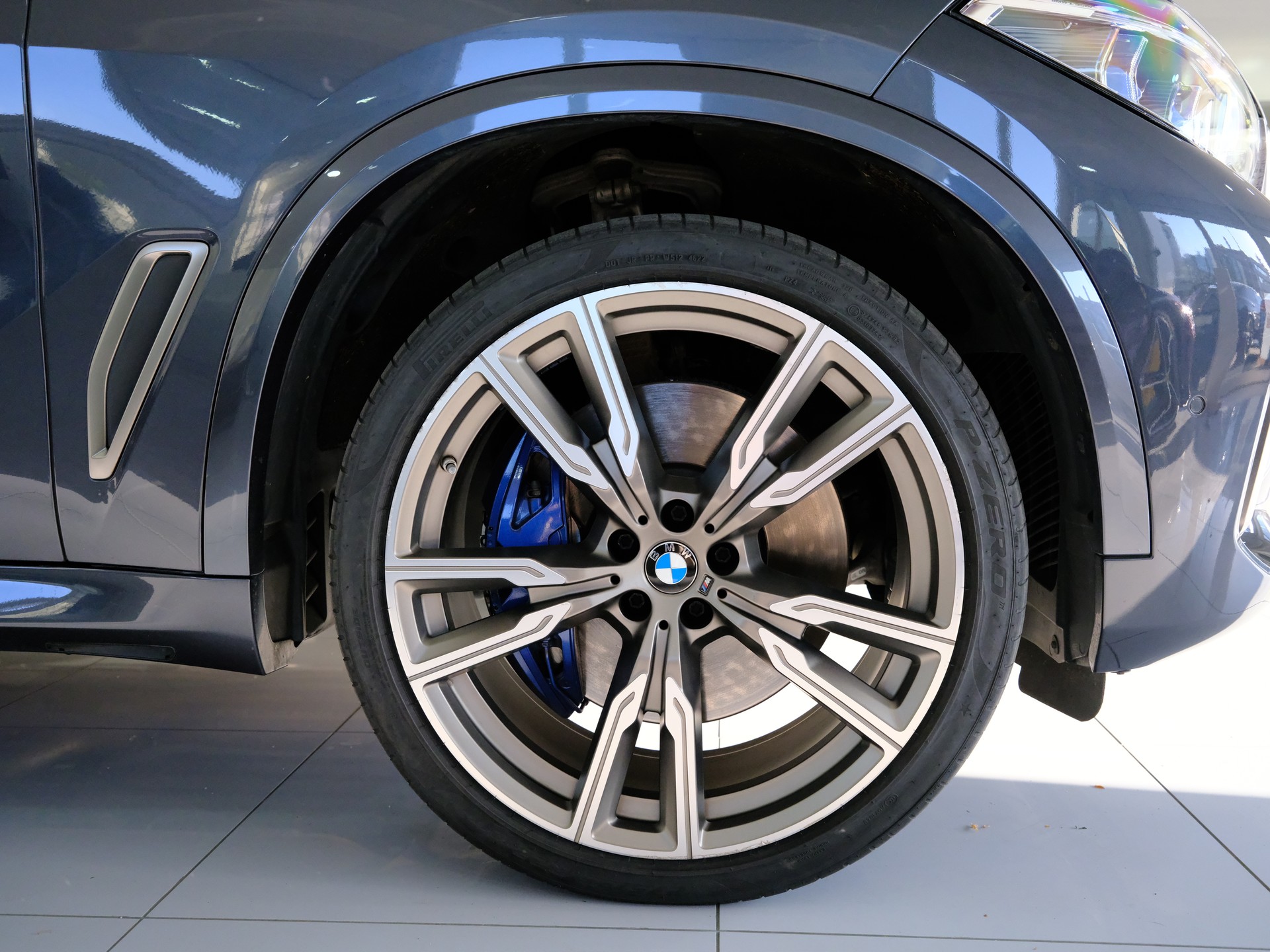BMW X5 xDrive M50i Steptronic-image-18