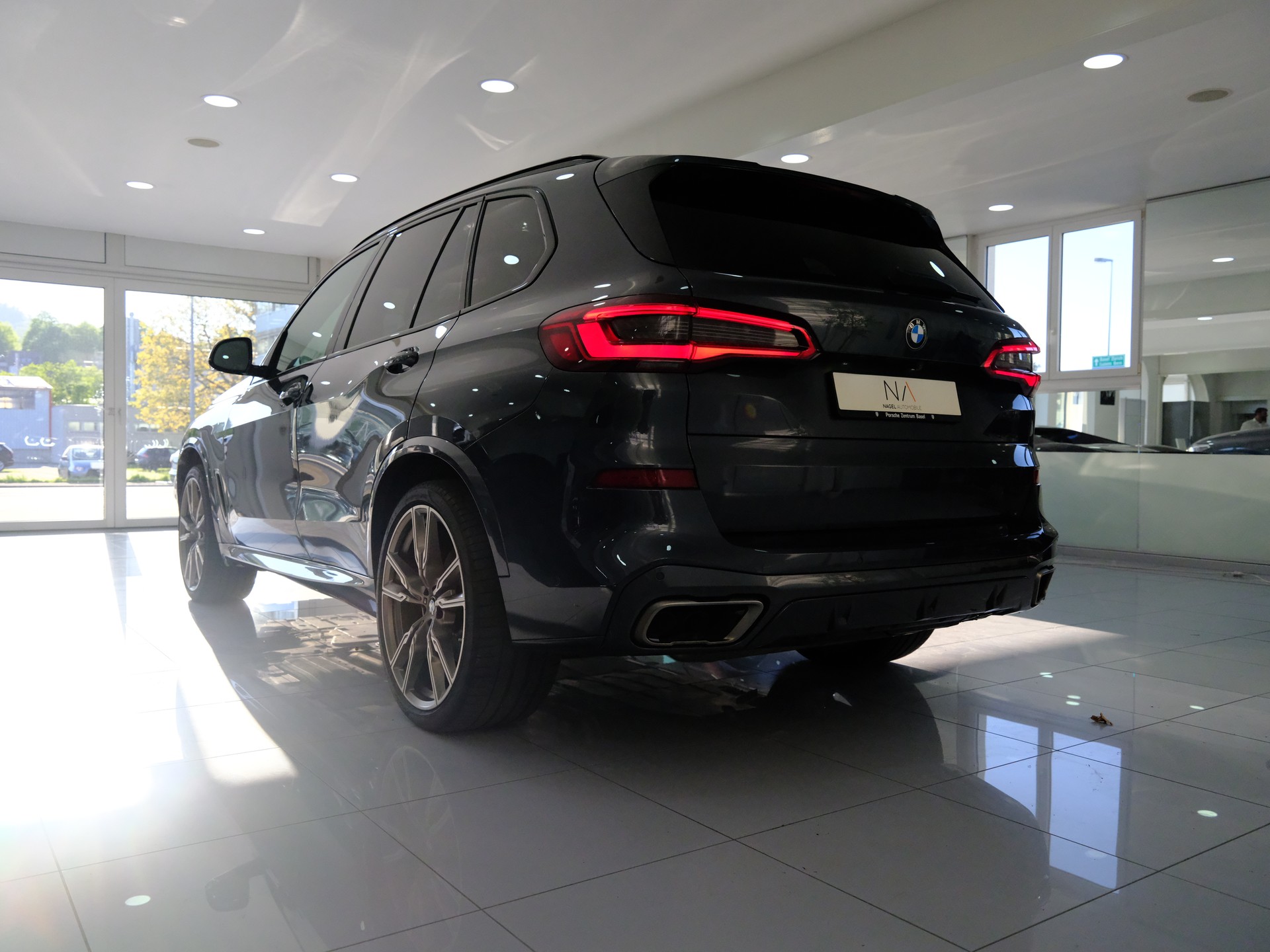 BMW X5 xDrive M50i Steptronic-image-4