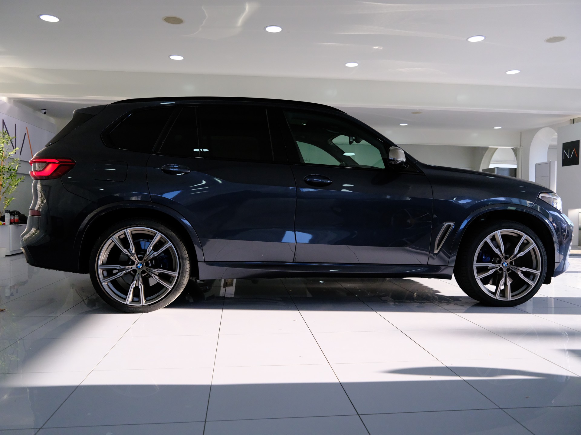 BMW X5 xDrive M50i Steptronic-image-7