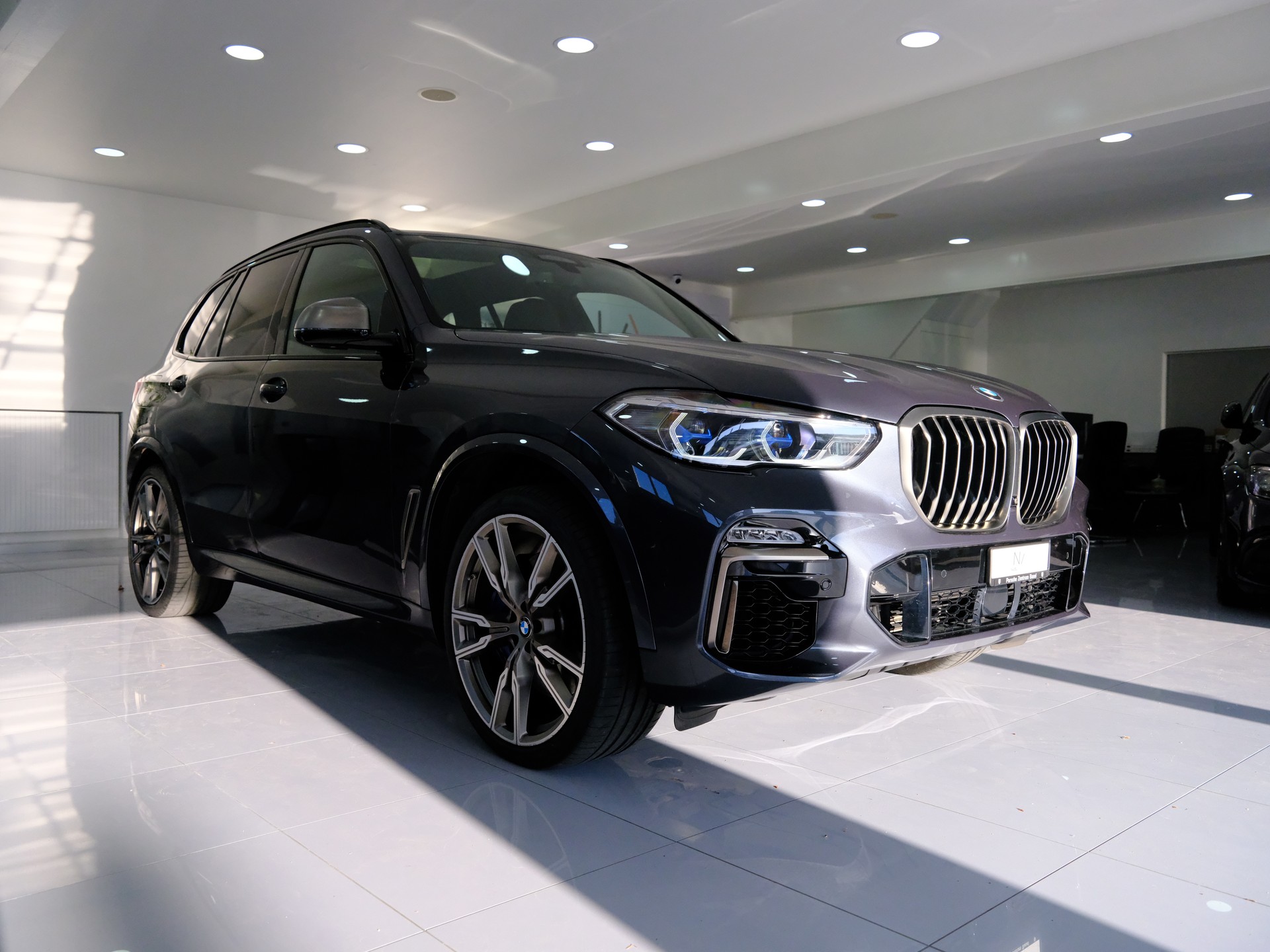 BMW X5 xDrive M50i Steptronic-image-1