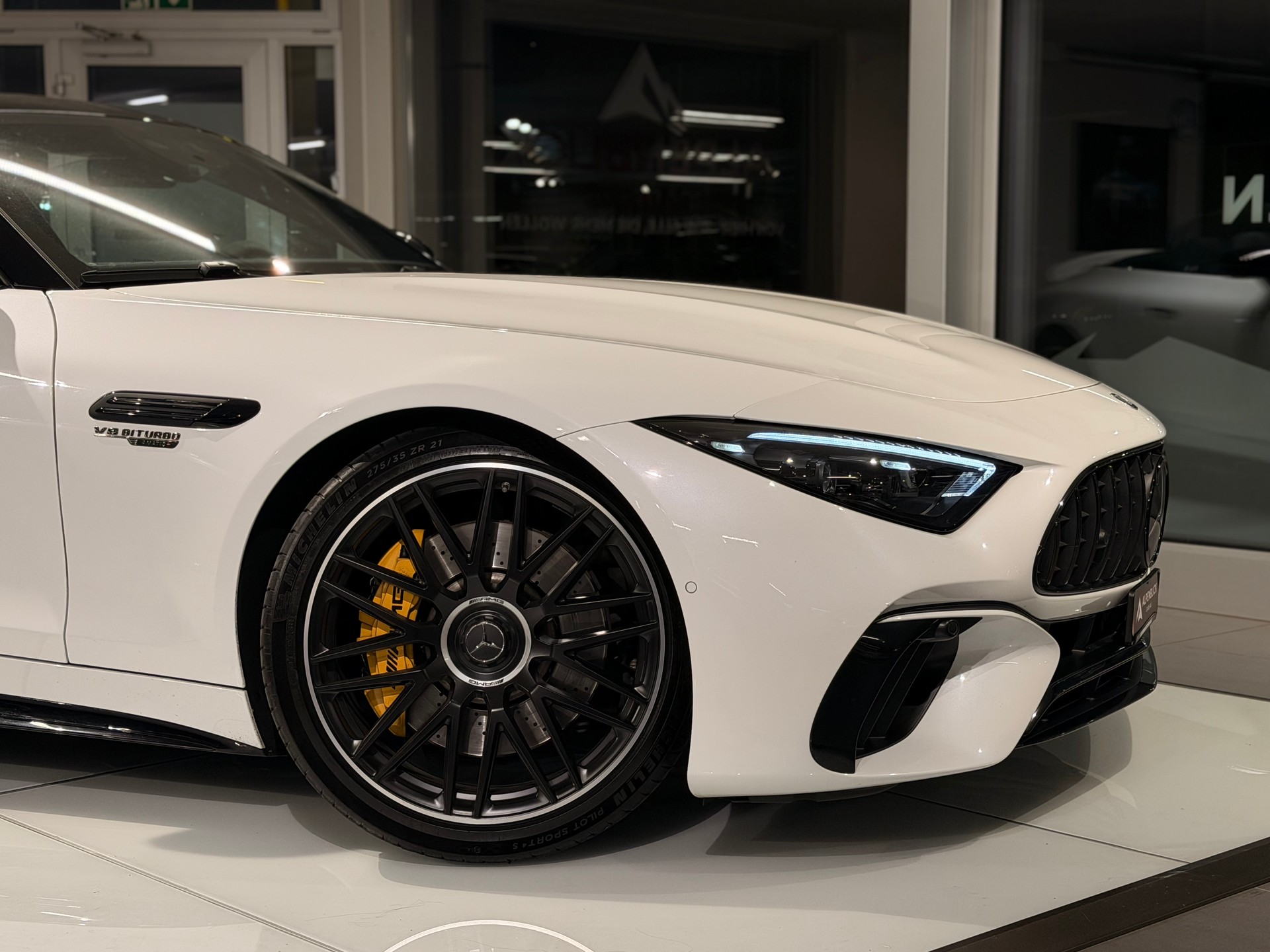 MERCEDES-BENZ AMG SL 63 4M Speedshift MCT-showroom-element-2