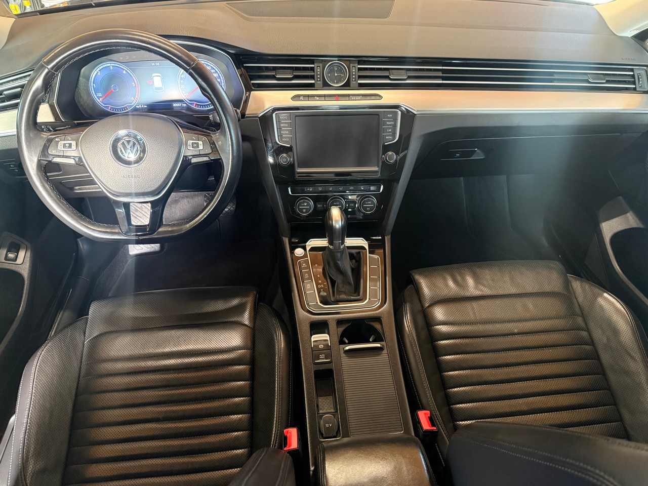 VW Passat Variant 2.0 TDI BMT High. DSG 4Motion-image-7