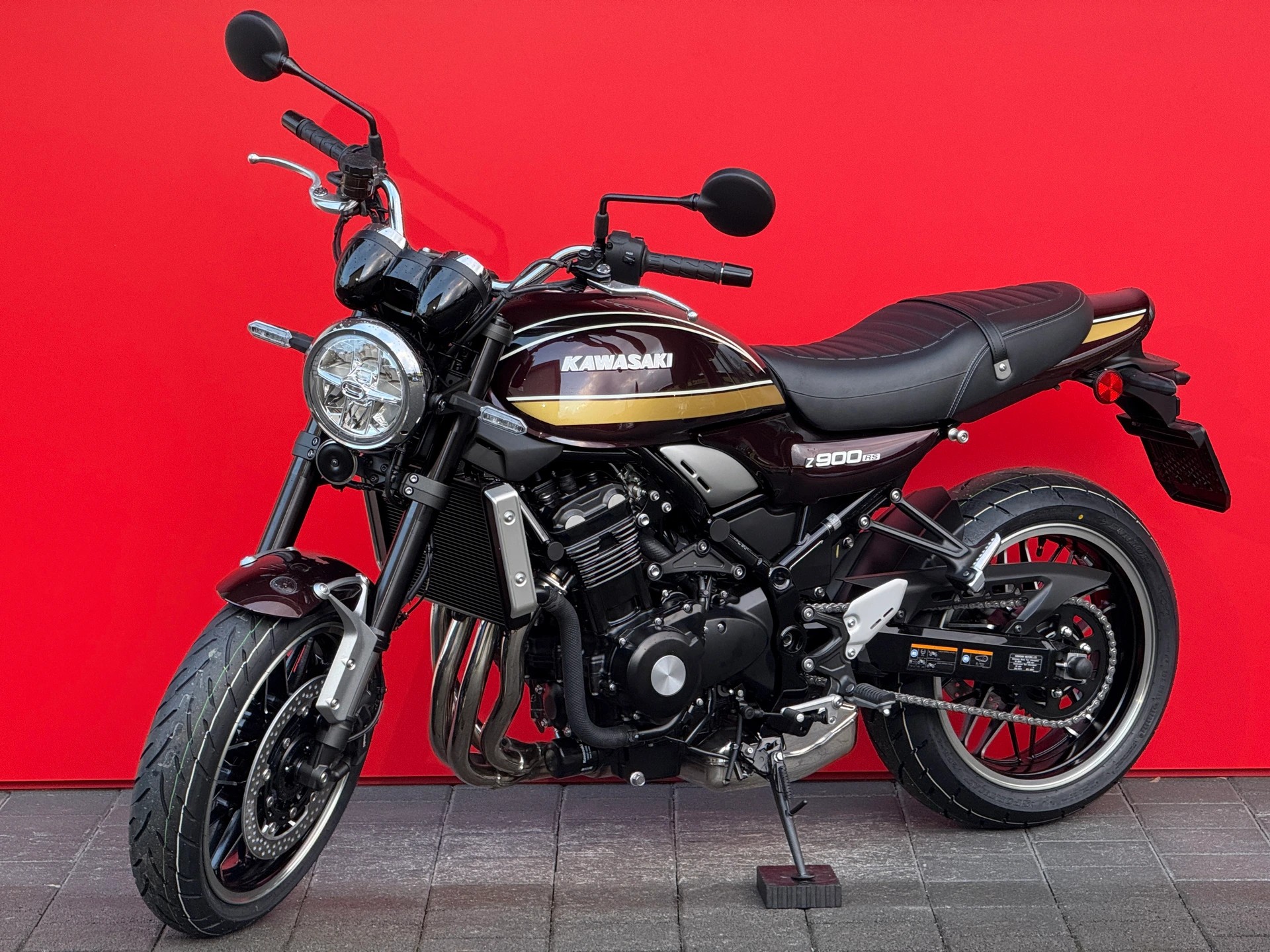 KAWASAKI Z 900 RS-showroom-element-2