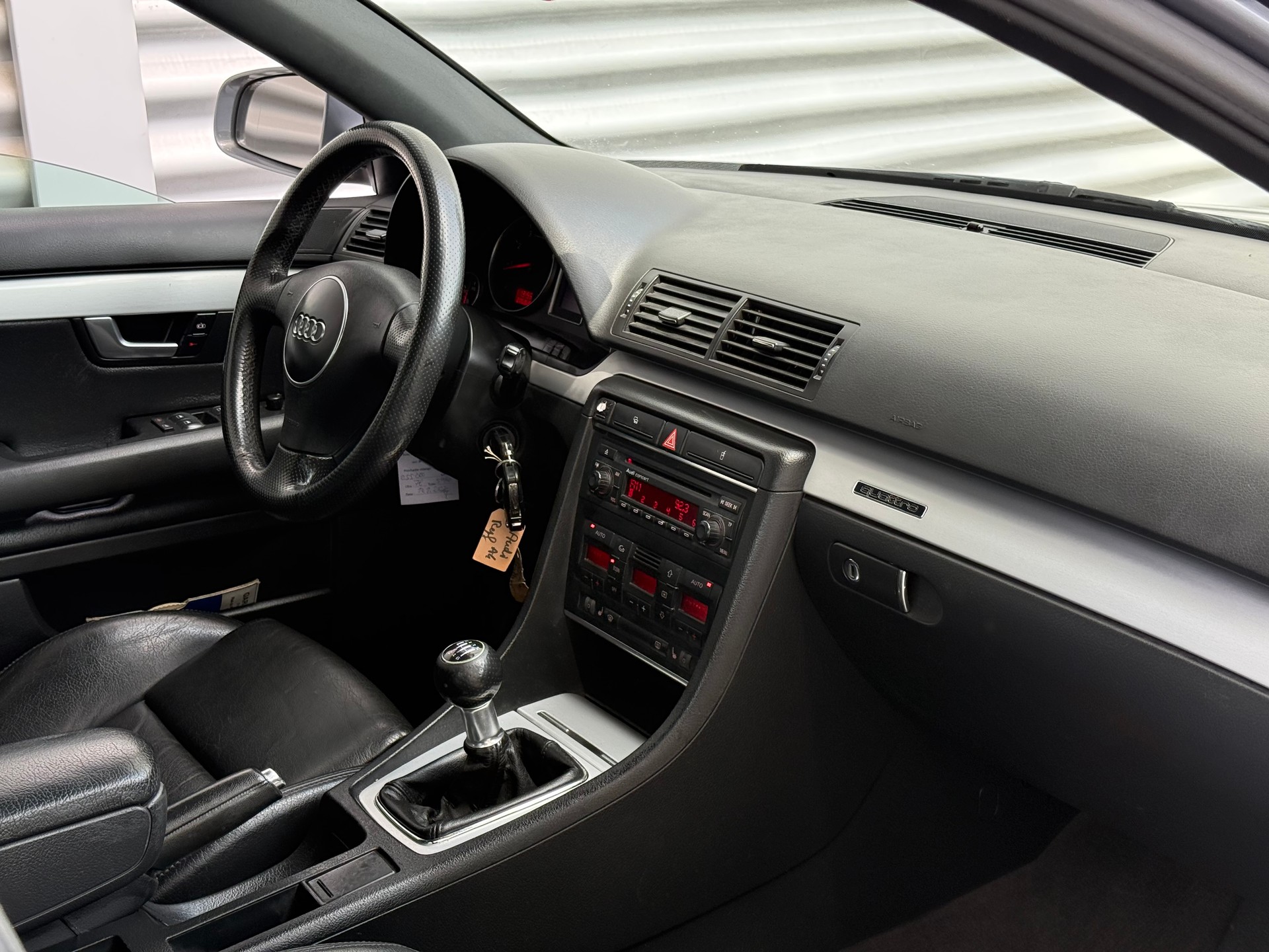 AUDI A4 Avant 3.0 V6 quattro-image-8