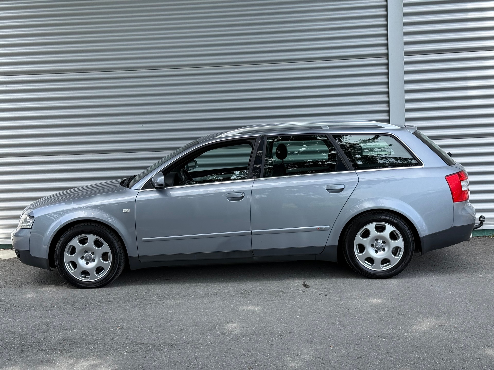 AUDI A4 Avant 3.0 V6 quattro-image-2