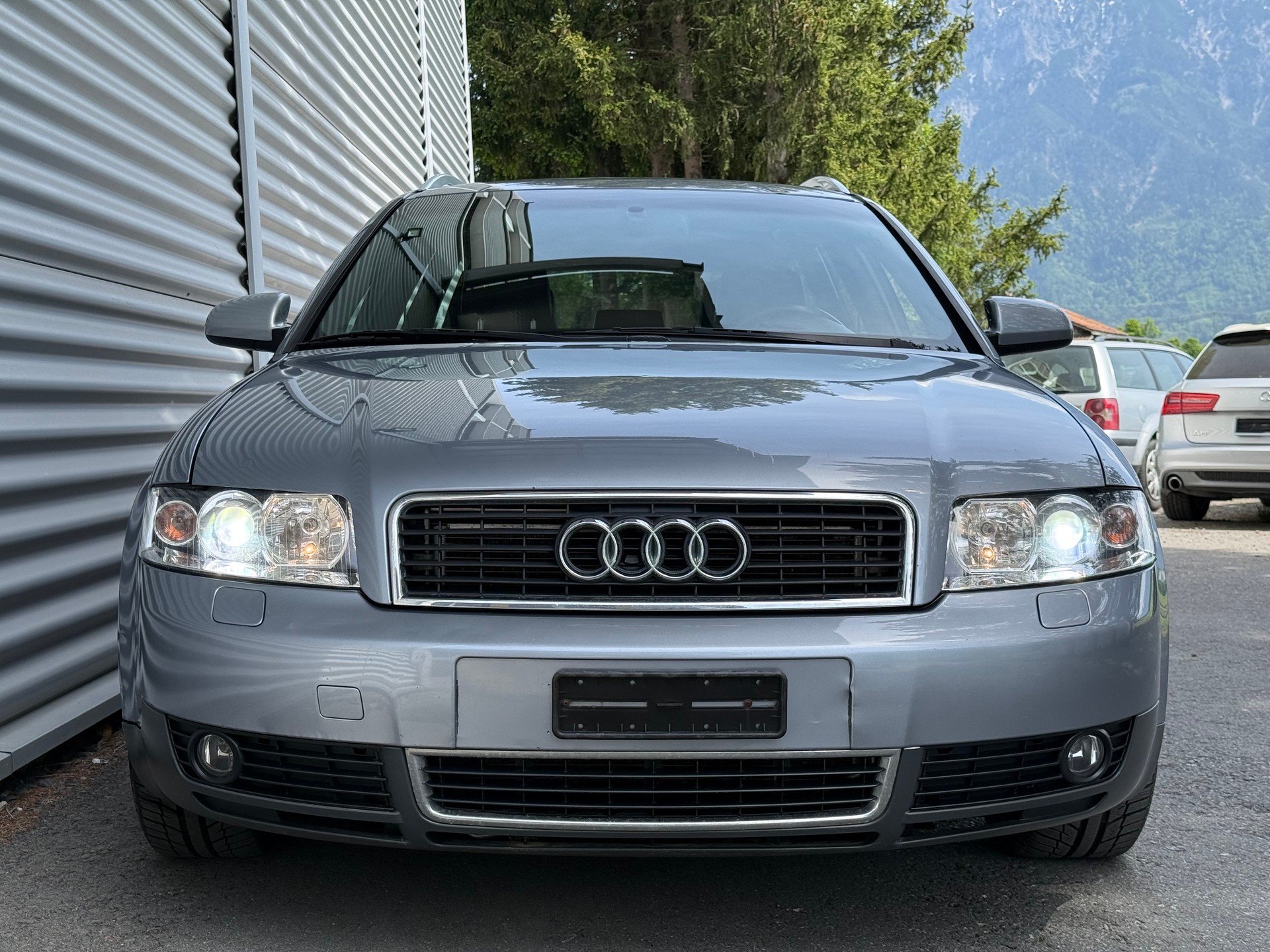AUDI A4 Avant 3.0 V6 quattro-image-1