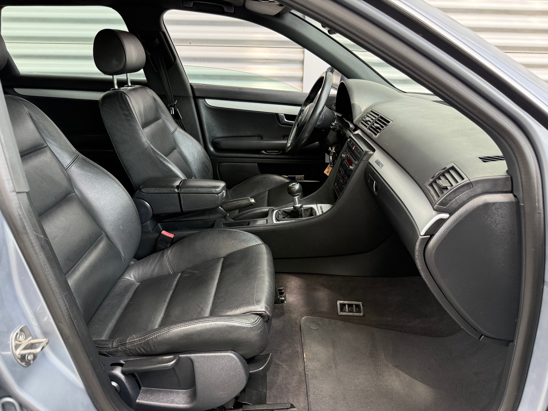 AUDI A4 Avant 3.0 V6 quattro-image-9