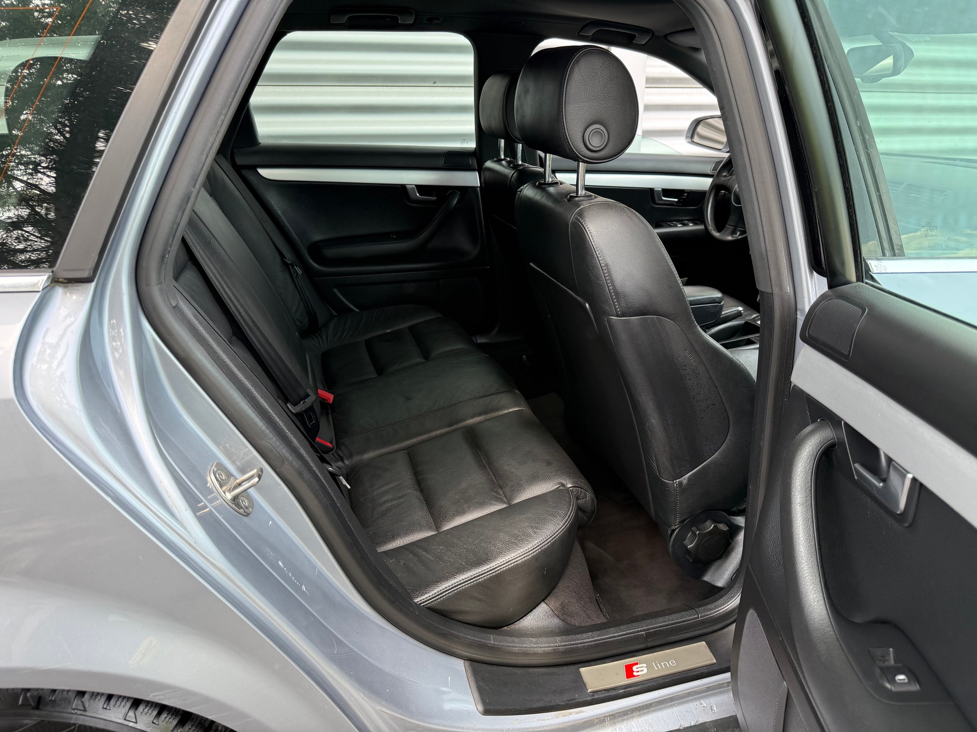 AUDI A4 Avant 3.0 V6 quattro-image-10