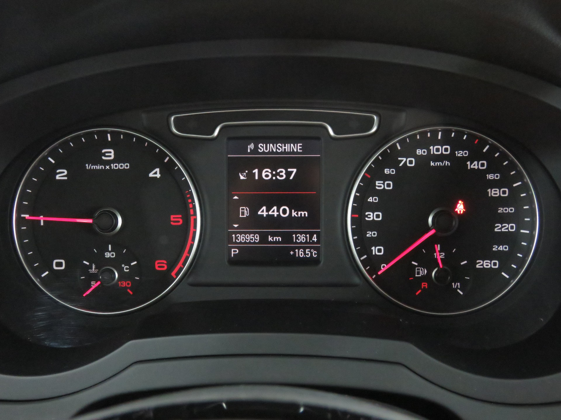 AUDI Q3 2.0 TDI Quattro S-tronic (Automat)-image-14