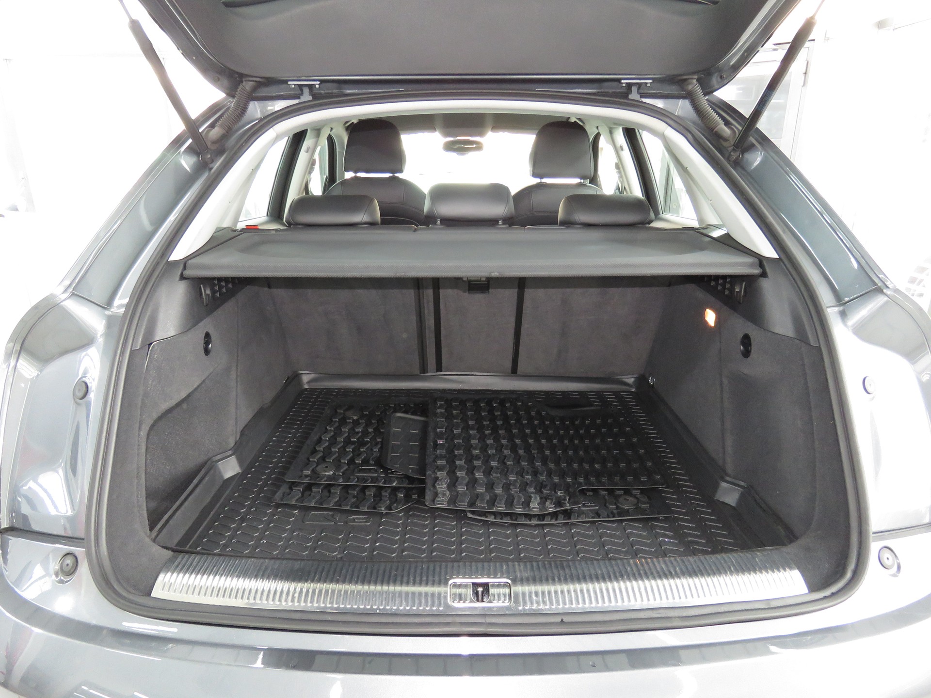 AUDI Q3 2.0 TDI Quattro S-tronic (Automat)-image-9