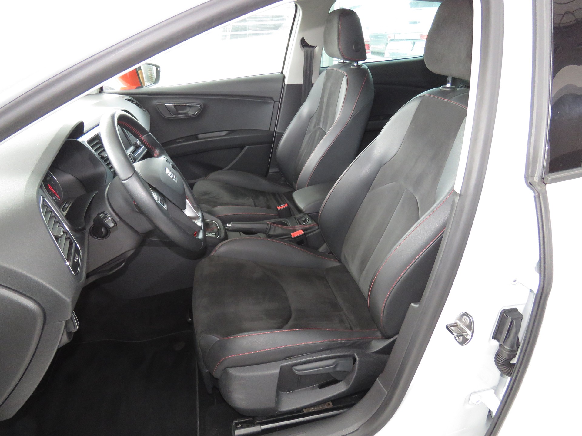 SEAT Leon 1.8 TSI FR DSG-image-9