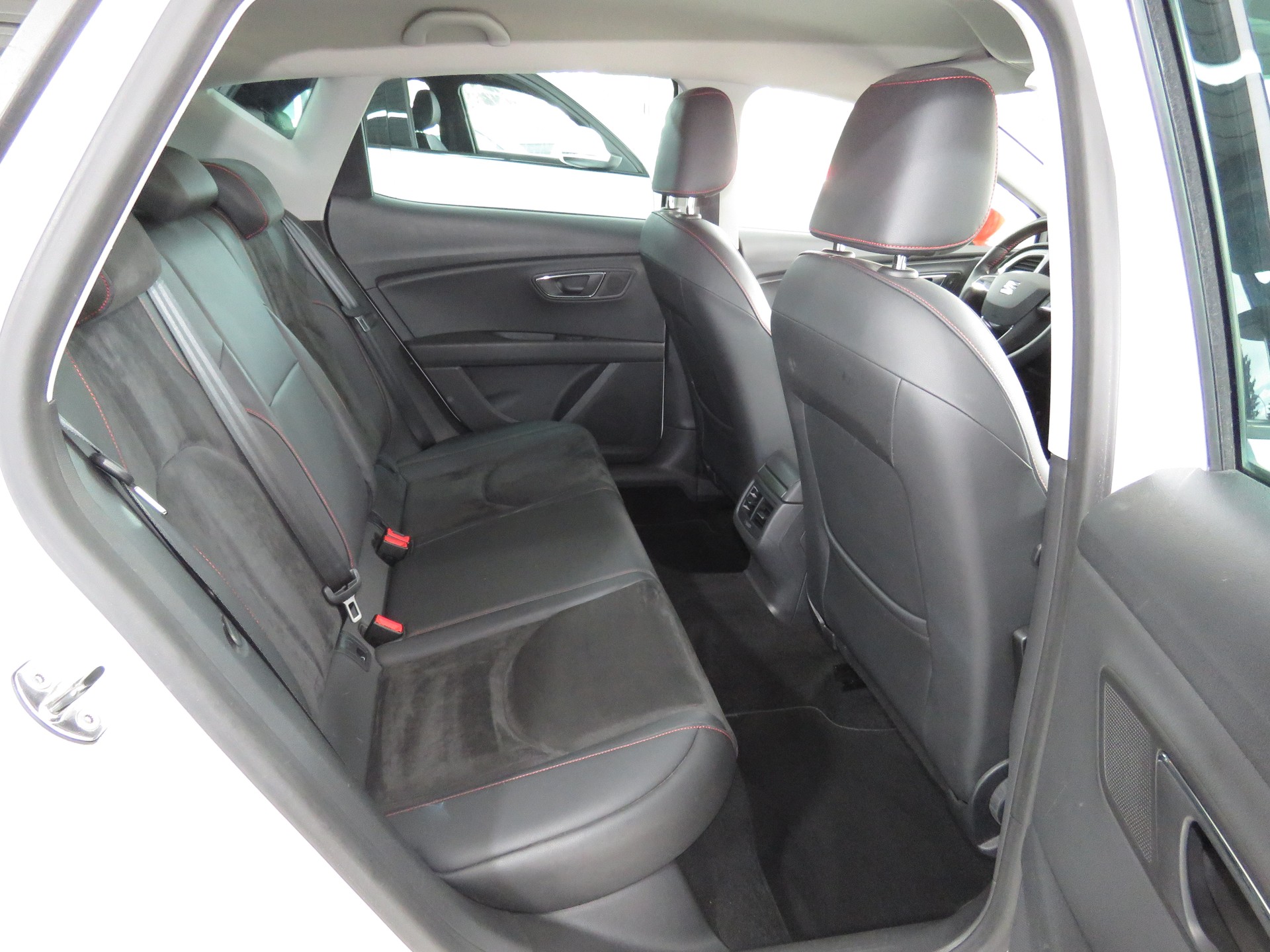 SEAT Leon 1.8 TSI FR DSG-image-14