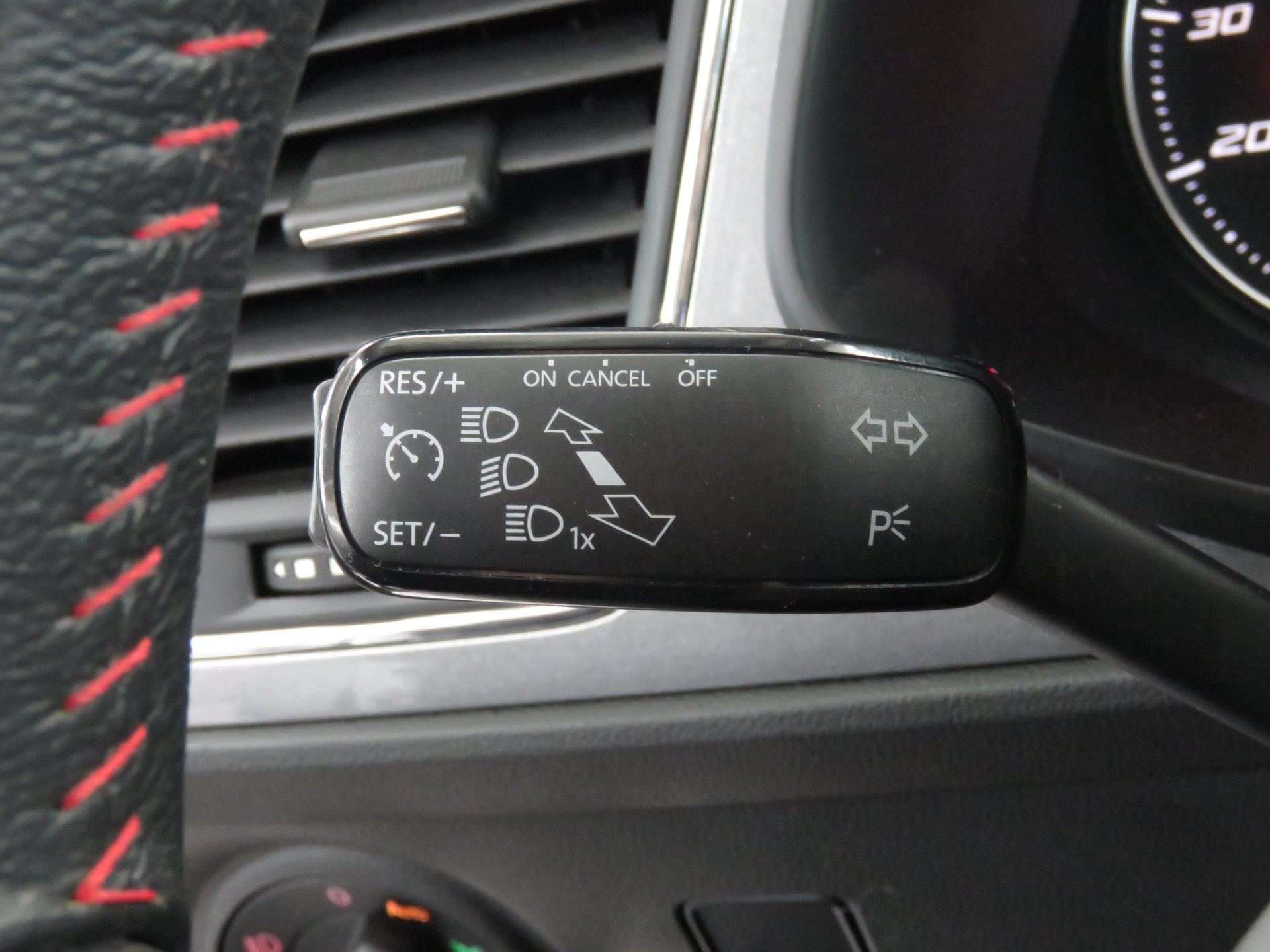 SEAT Leon 1.8 TSI FR DSG-image-24