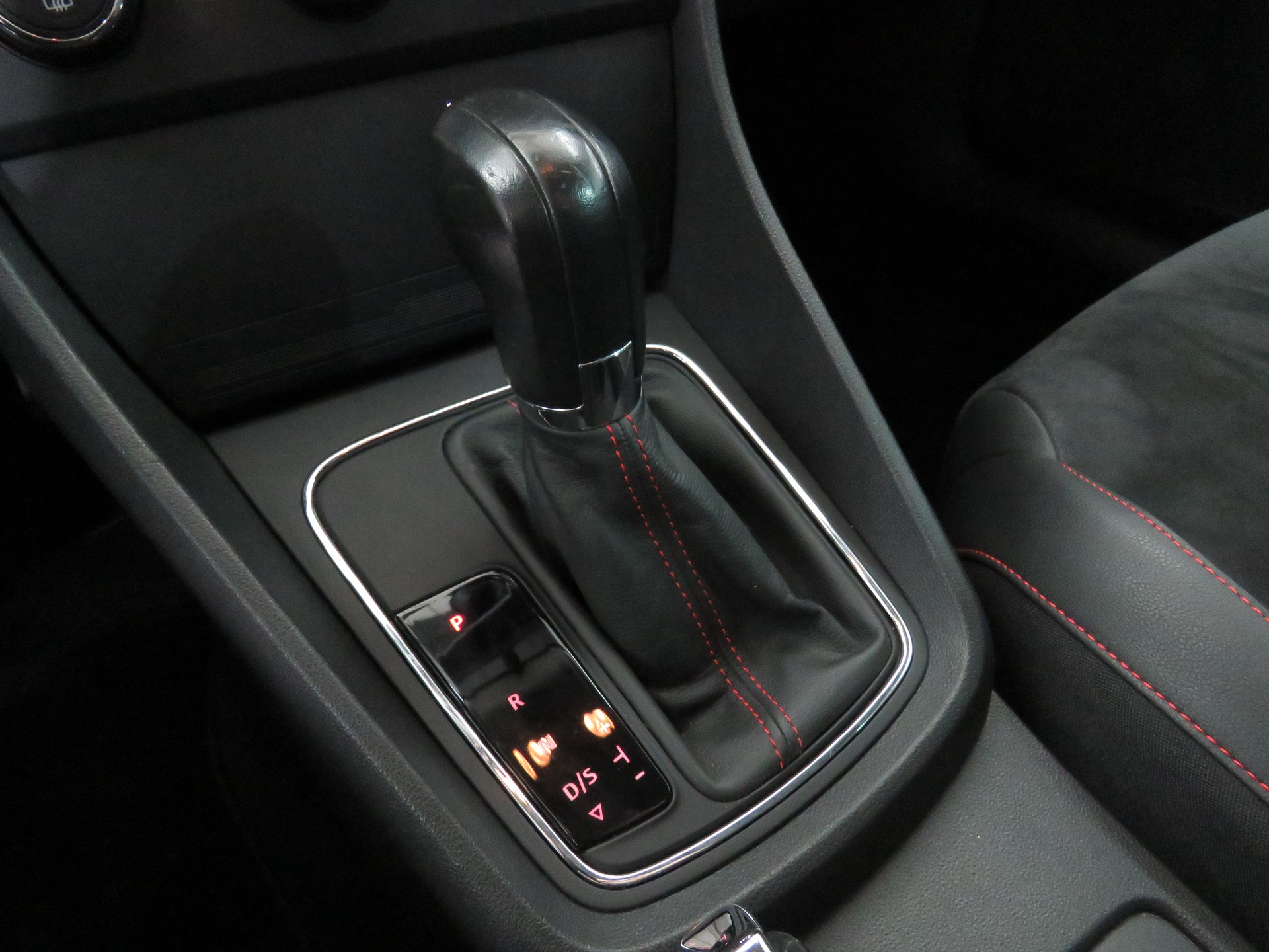 SEAT Leon 1.8 TSI FR DSG-image-18