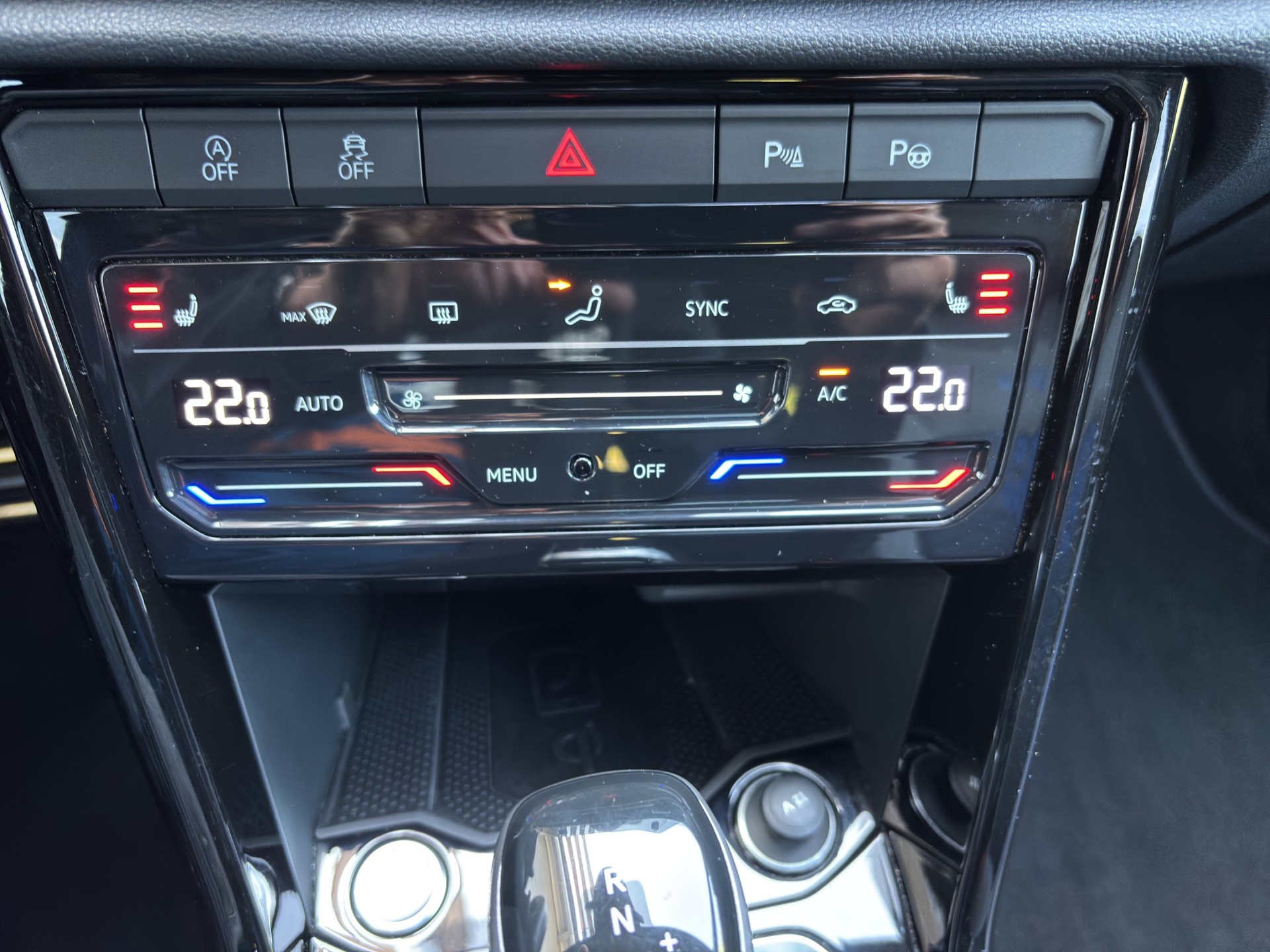 VW T-Roc 2.0 TSI R DSG 4Motion-image-8