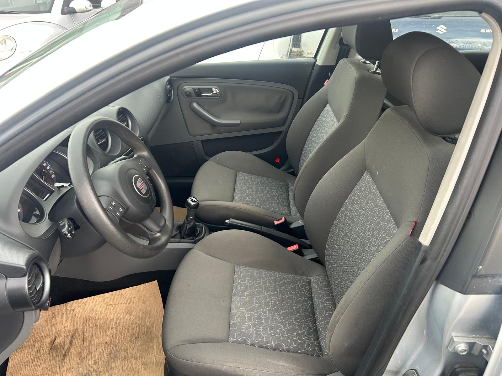 SEAT Ibiza 1.4 16V Edition Joya-image-8
