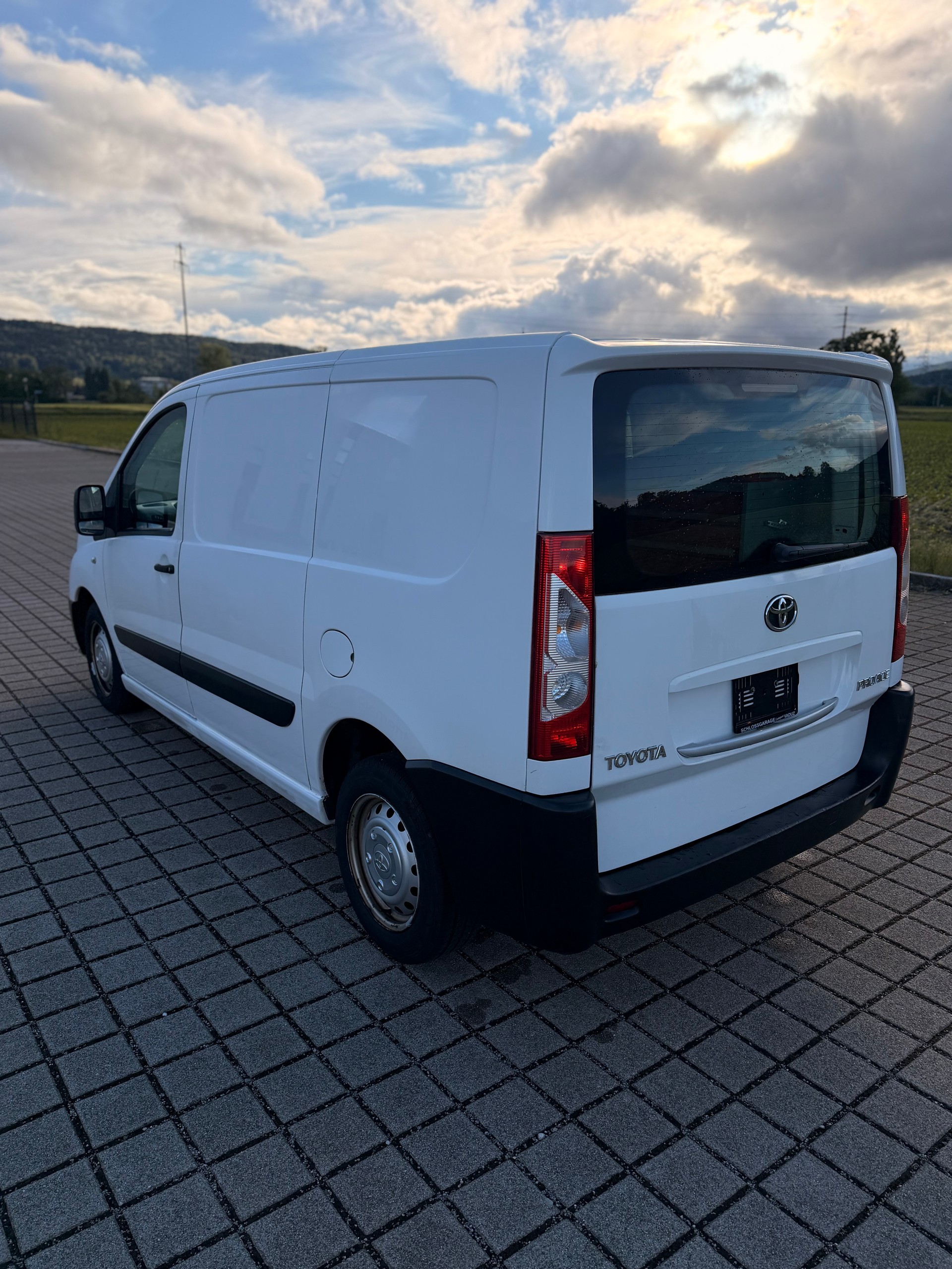 TOYOTA Proace 2.0D Panel Van Terra L1H1 Mit Werkzeugschrank-image-12