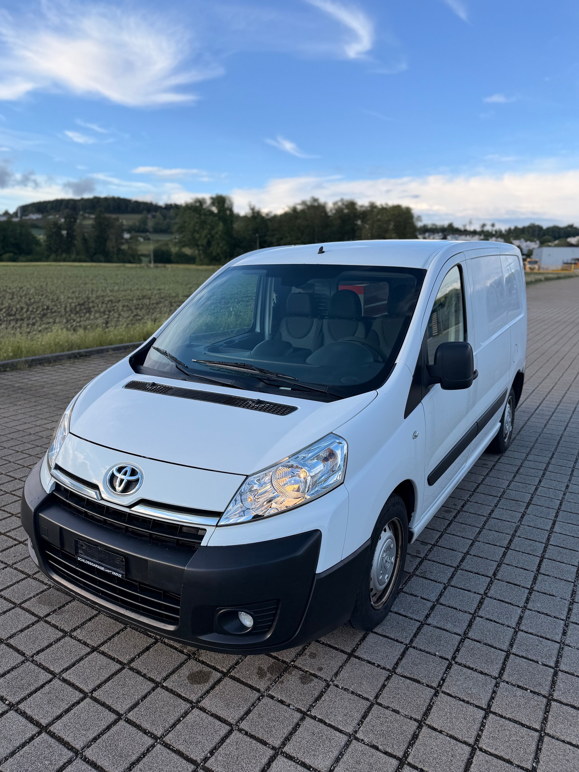 TOYOTA Proace 2.0D Panel Van Terra L1H1 Mit Werkzeugschrank-showroom-element-1
