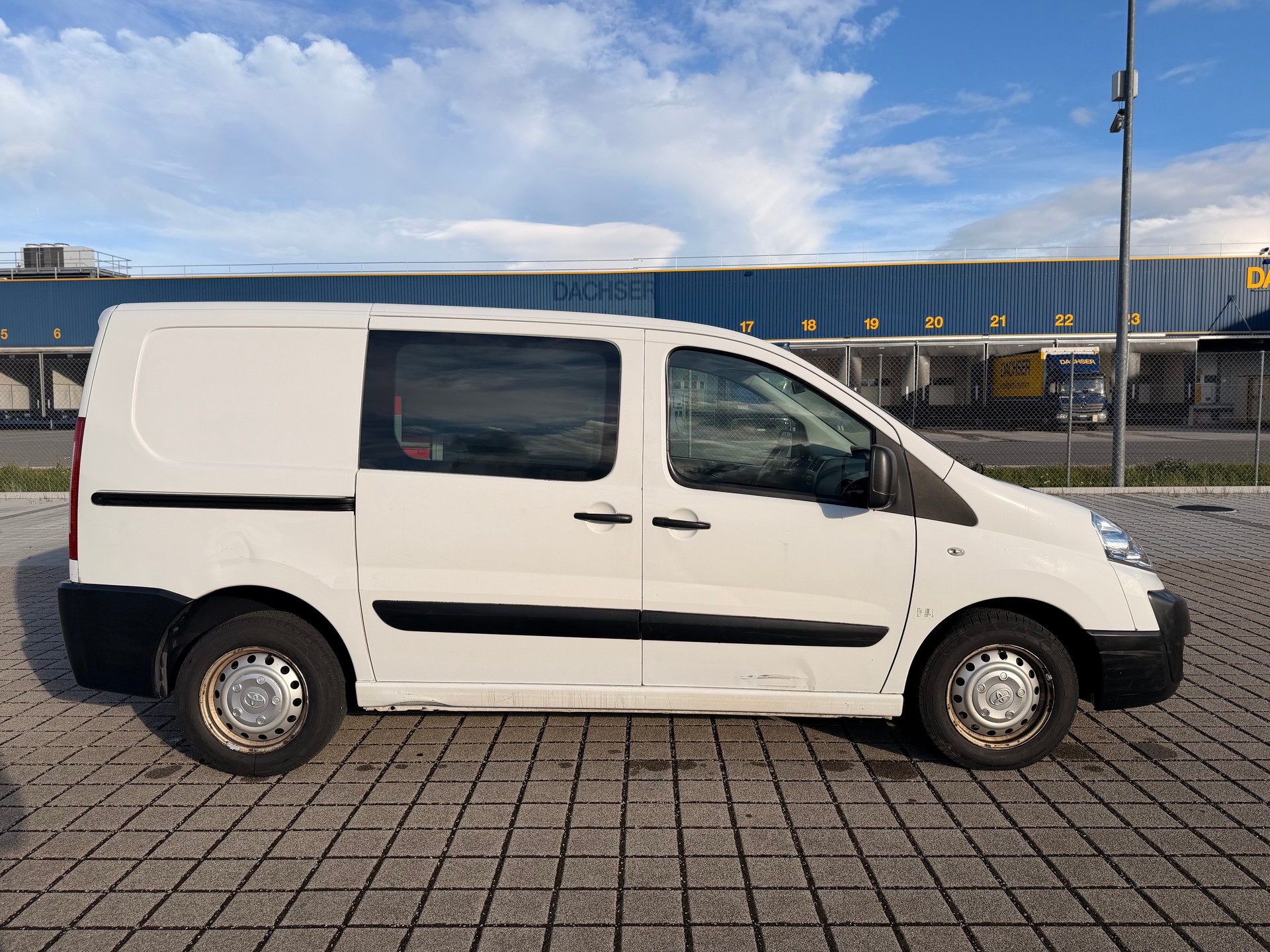 TOYOTA Proace 2.0D Panel Van Terra L1H1 Mit Werkzeugschrank-image-25