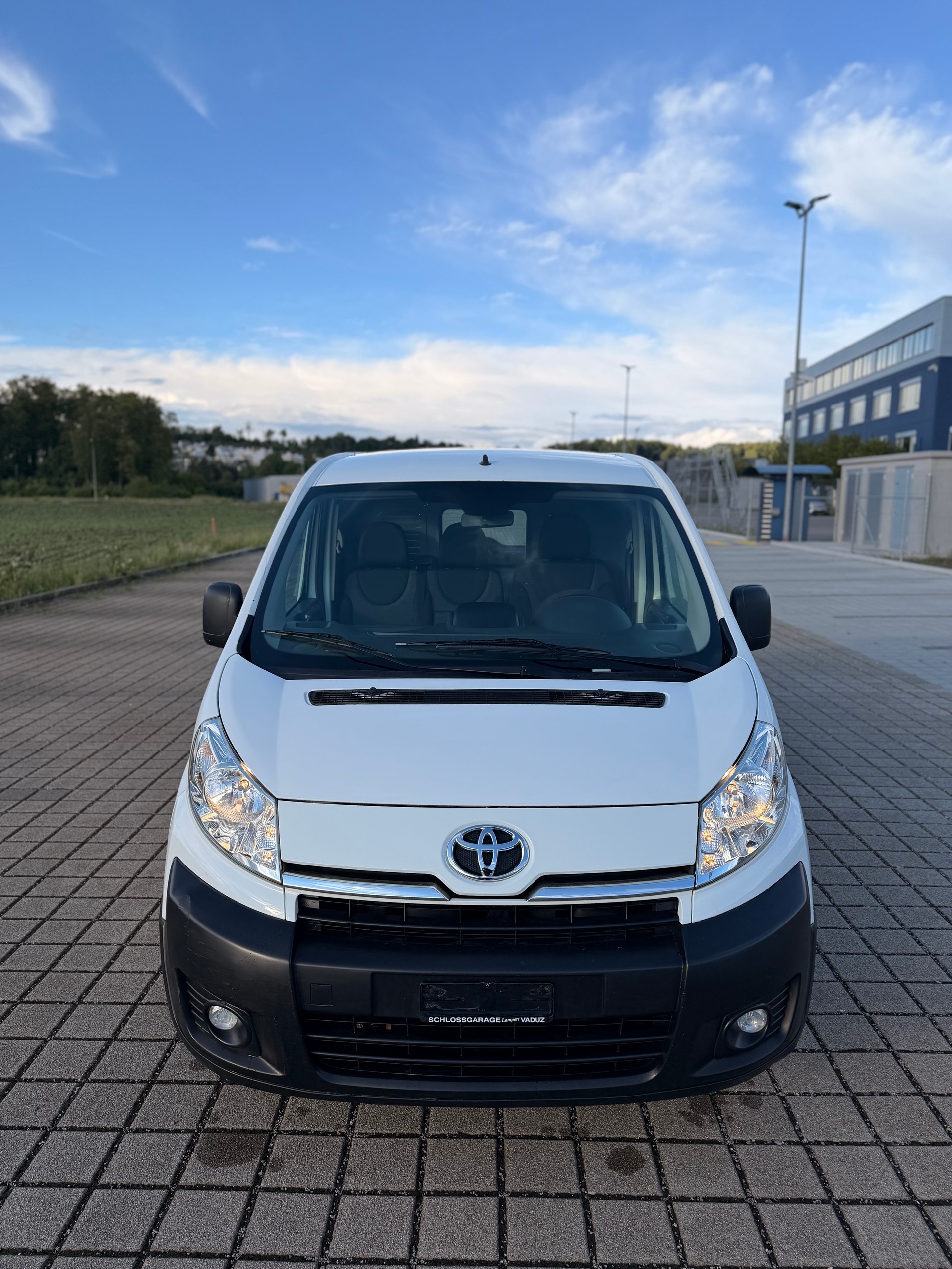 TOYOTA Proace 2.0D Panel Van Terra L1H1 Mit Werkzeugschrank-showroom-element-3