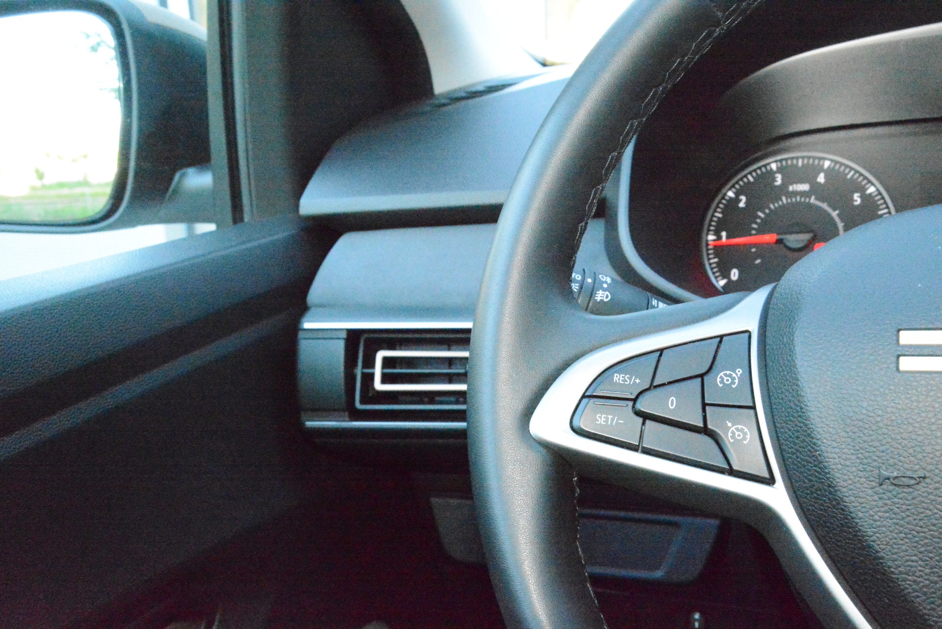 DACIA Sandero Stepway TCe 90 Extreme CVT-image-13