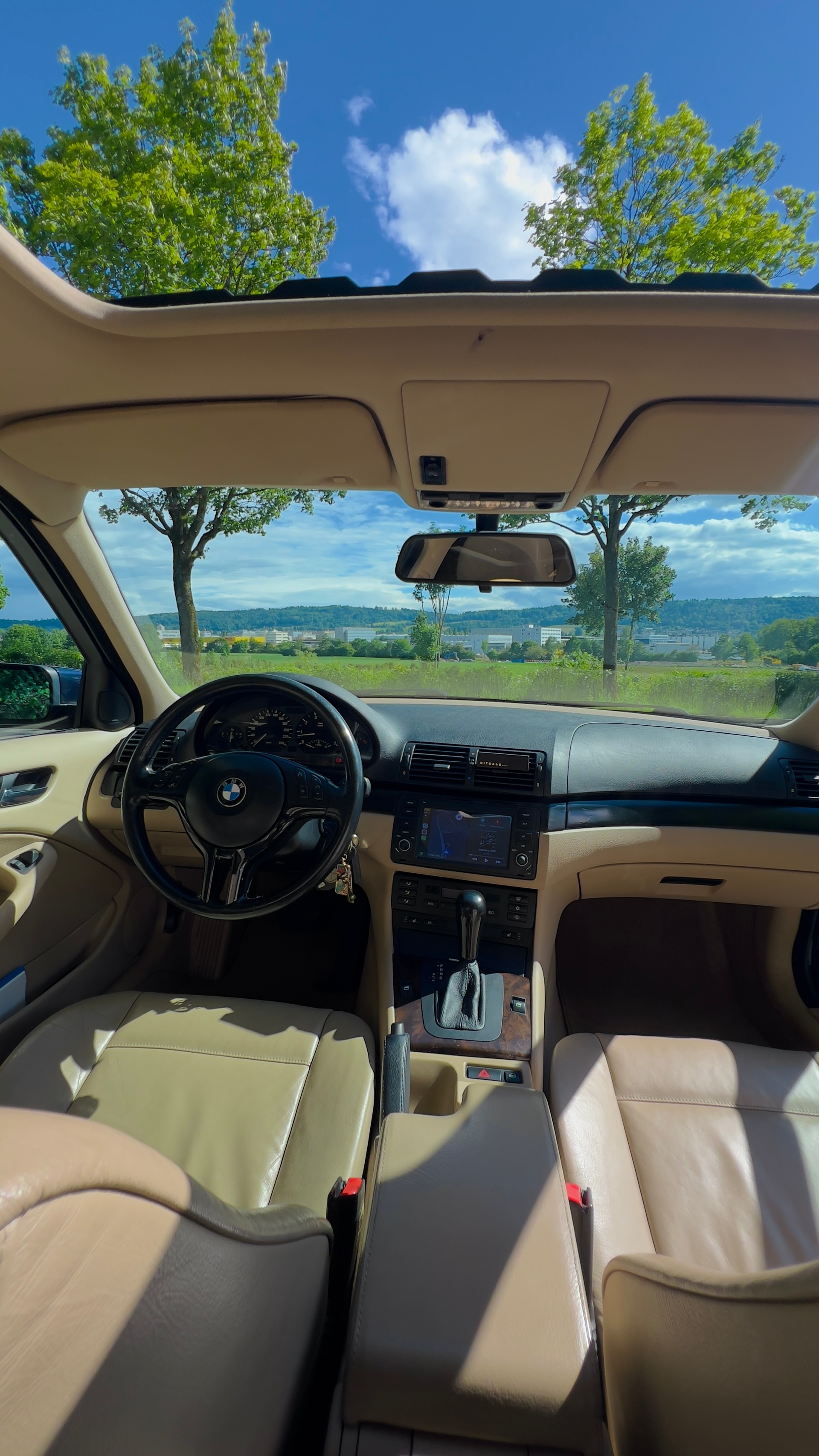 BMW 325i-image-3