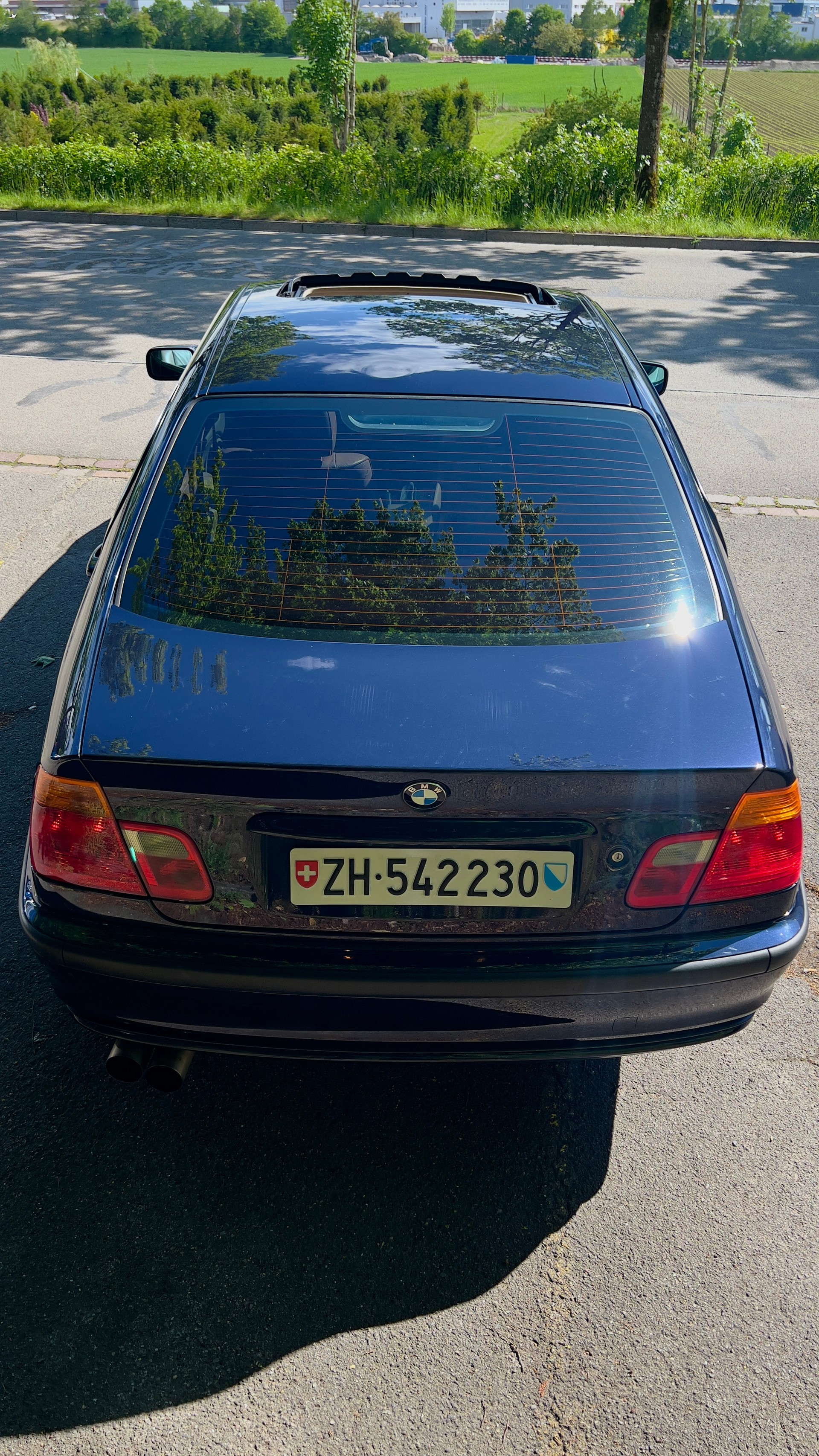 BMW 325i-image-2