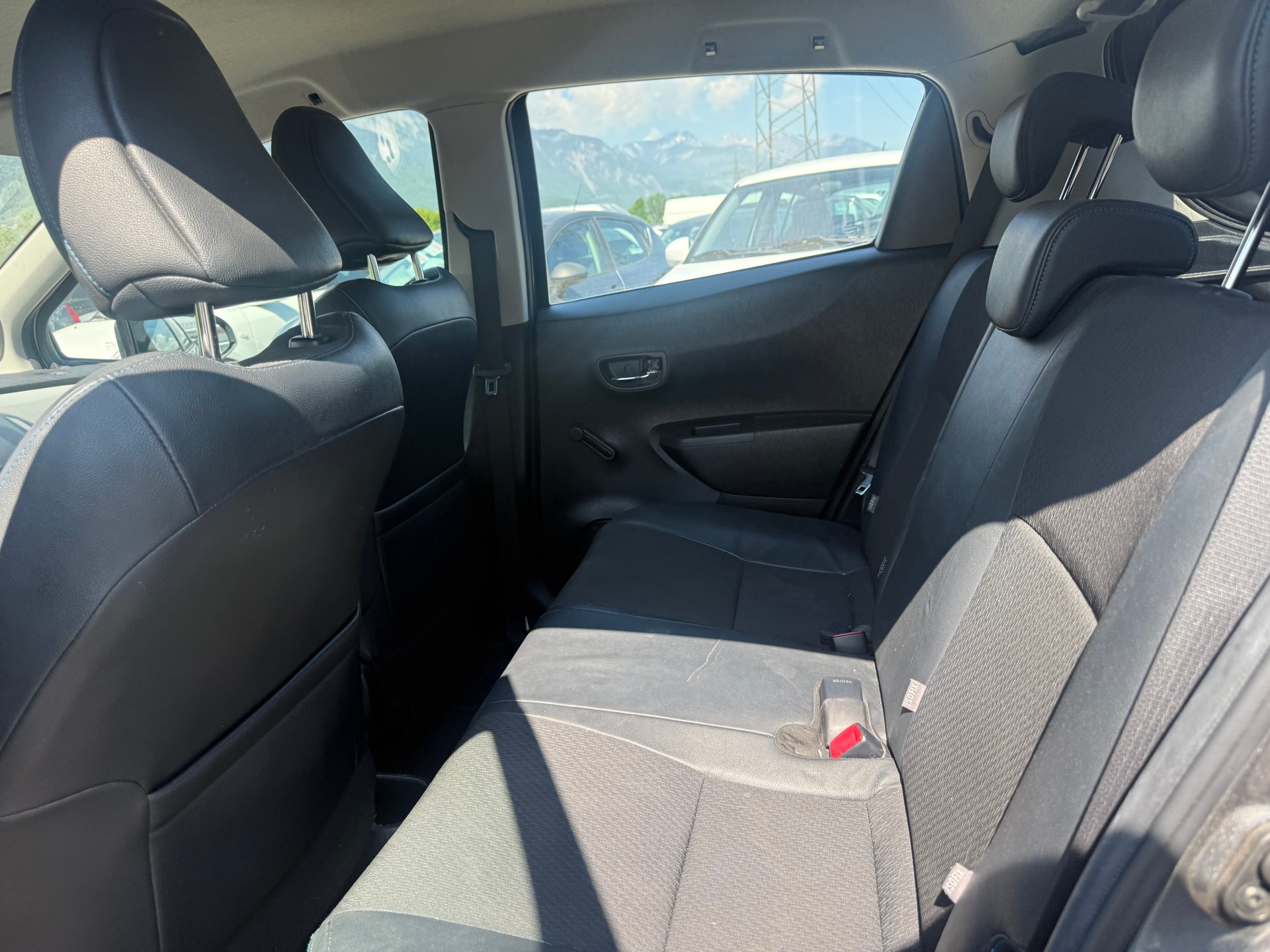 TOYOTA Yaris 1.5 VVT-i Hybrid Sol Premium CVT-image-6