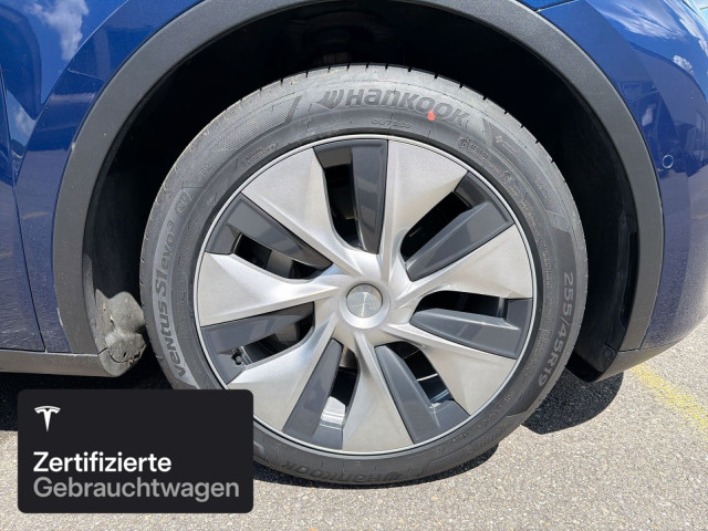 TESLA Model Y Long Range AWD-image-10