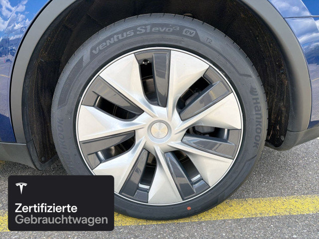 TESLA Model Y Long Range AWD-image-5