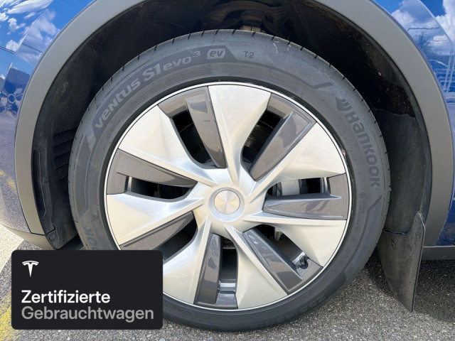TESLA Model Y Long Range AWD-image-4