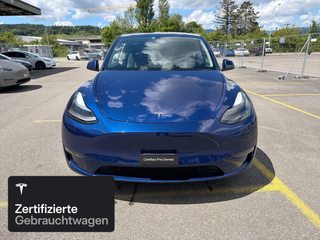 TESLA Model Y Long Range AWD-showroom-element-2