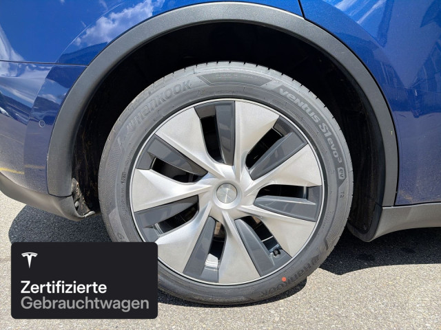 TESLA Model Y Long Range AWD-image-9