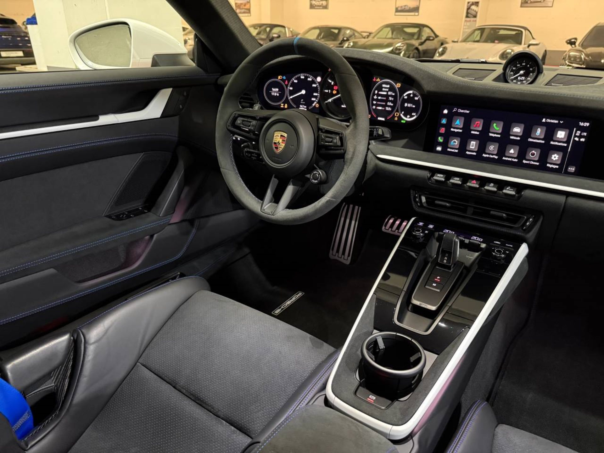 PORSCHE 911 Dakar (MY23)-image-13