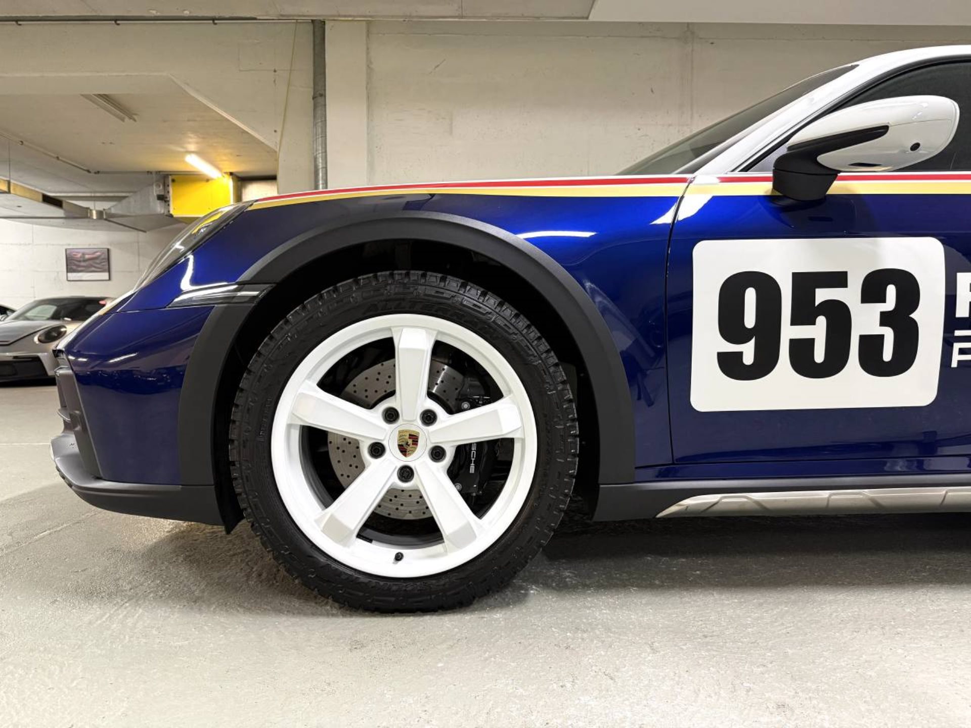 PORSCHE 911 Dakar (MY23)-image-9