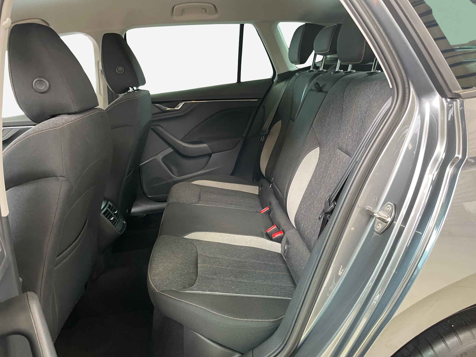 SKODA Kamiq 1.0 TSI Style DSG-image-11