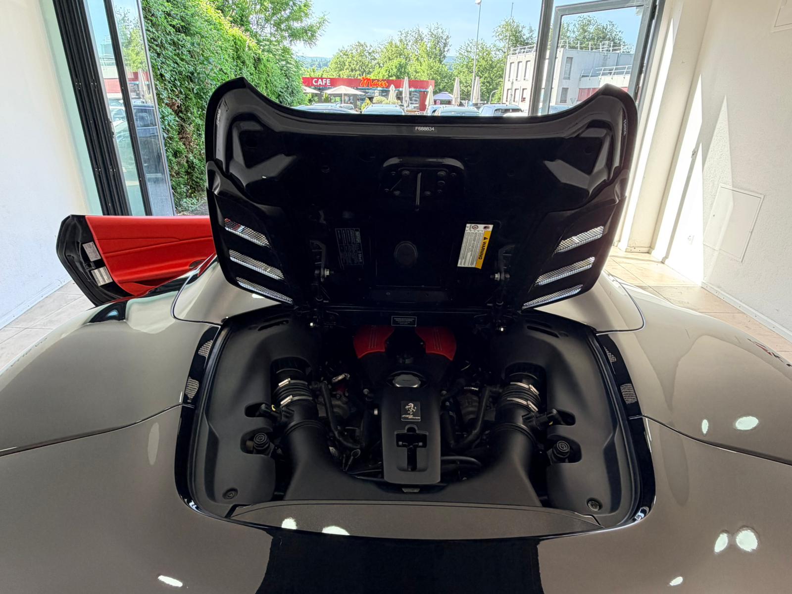FERRARI 488 Spider 3.9 V8 * Novitec* Carbon-Paket*-image-18