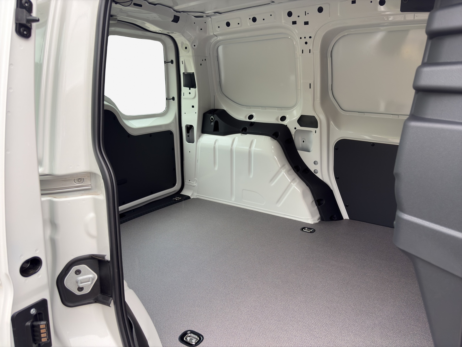 VW Caddy Cargo 2.0TDI 4Motion-image-11