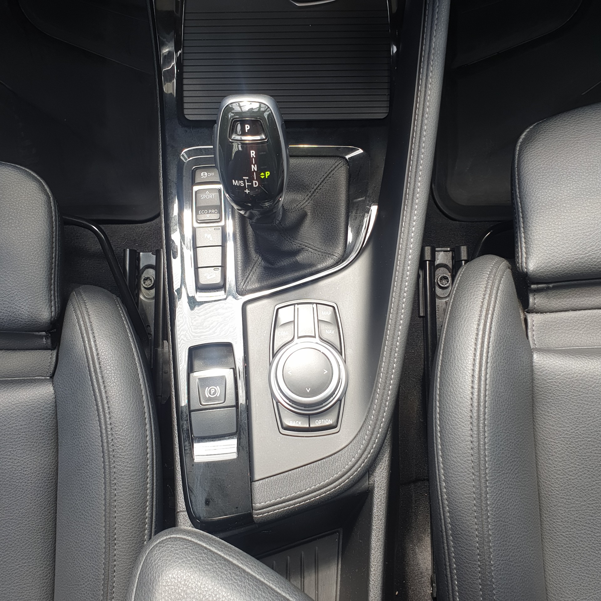 BMW 18d xDrive-image-13