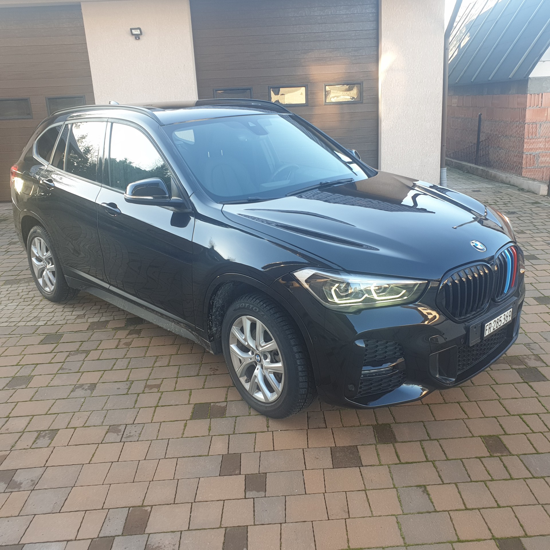 BMW 18d xDrive-image-5