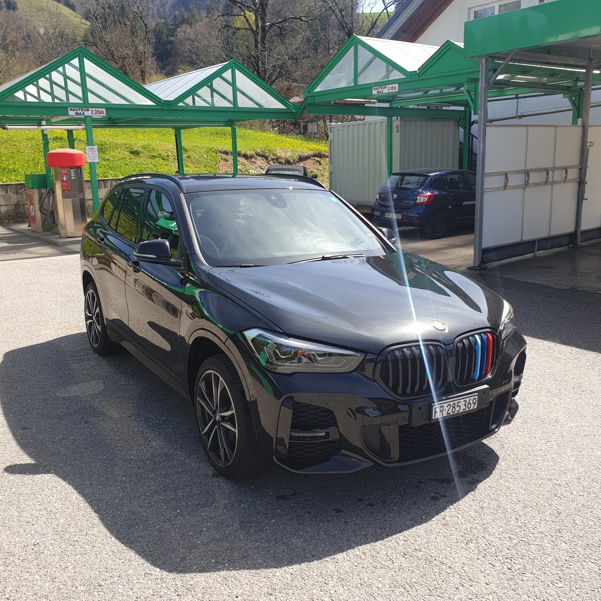 BMW 18d xDrive-image-1