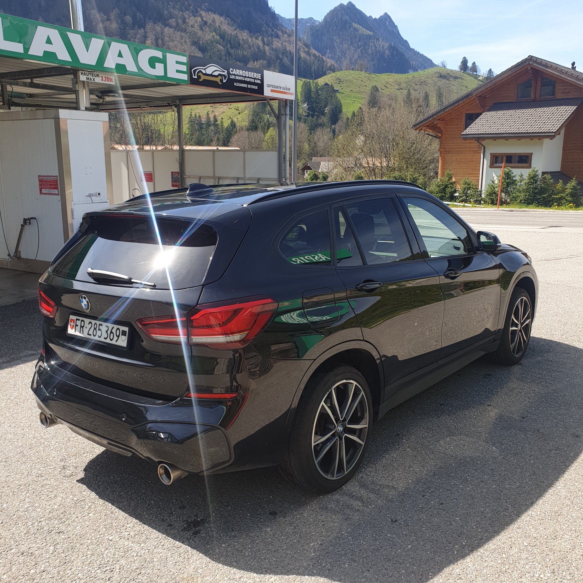 BMW 18d xDrive-image-2
