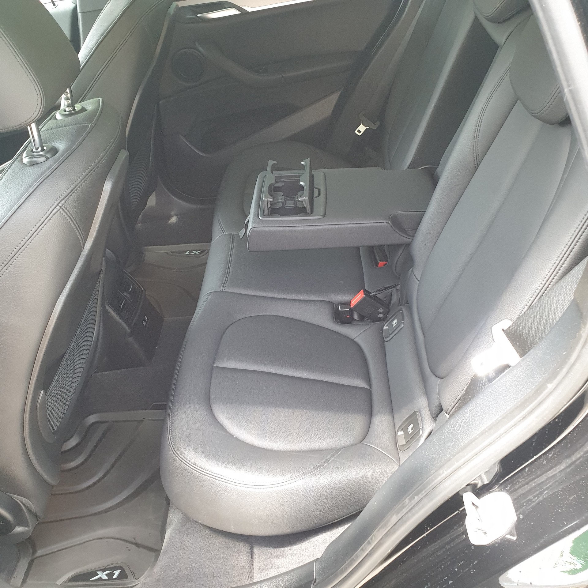 BMW 18d xDrive-image-11