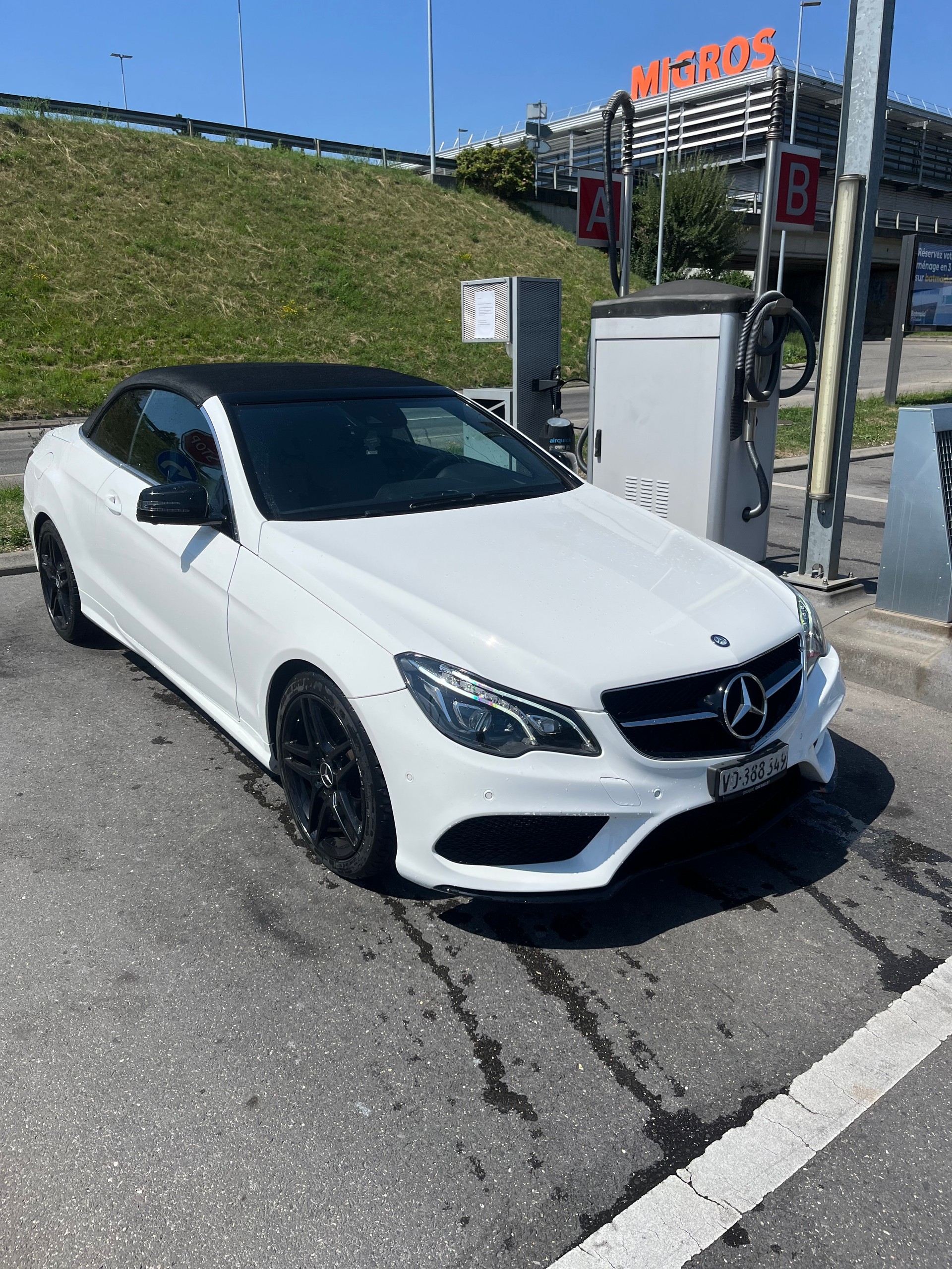 MERCEDES-BENZ E 220-image-0