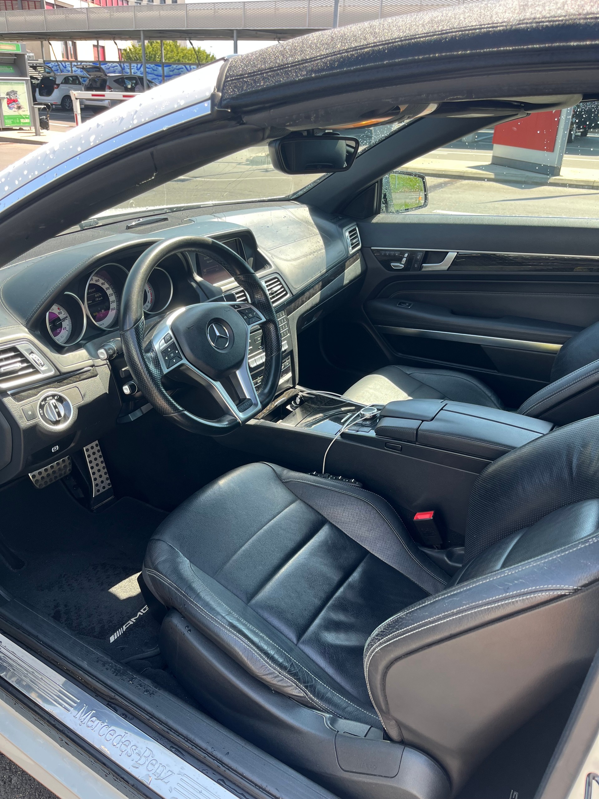 MERCEDES-BENZ E 220-image-4