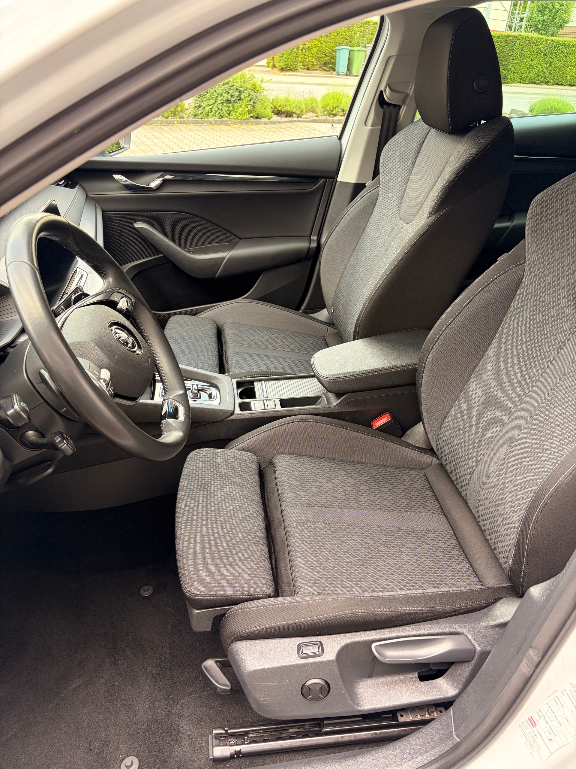 SKODA Octavia Combi 2.0 TSI Ambition DSG 4x4-image-8