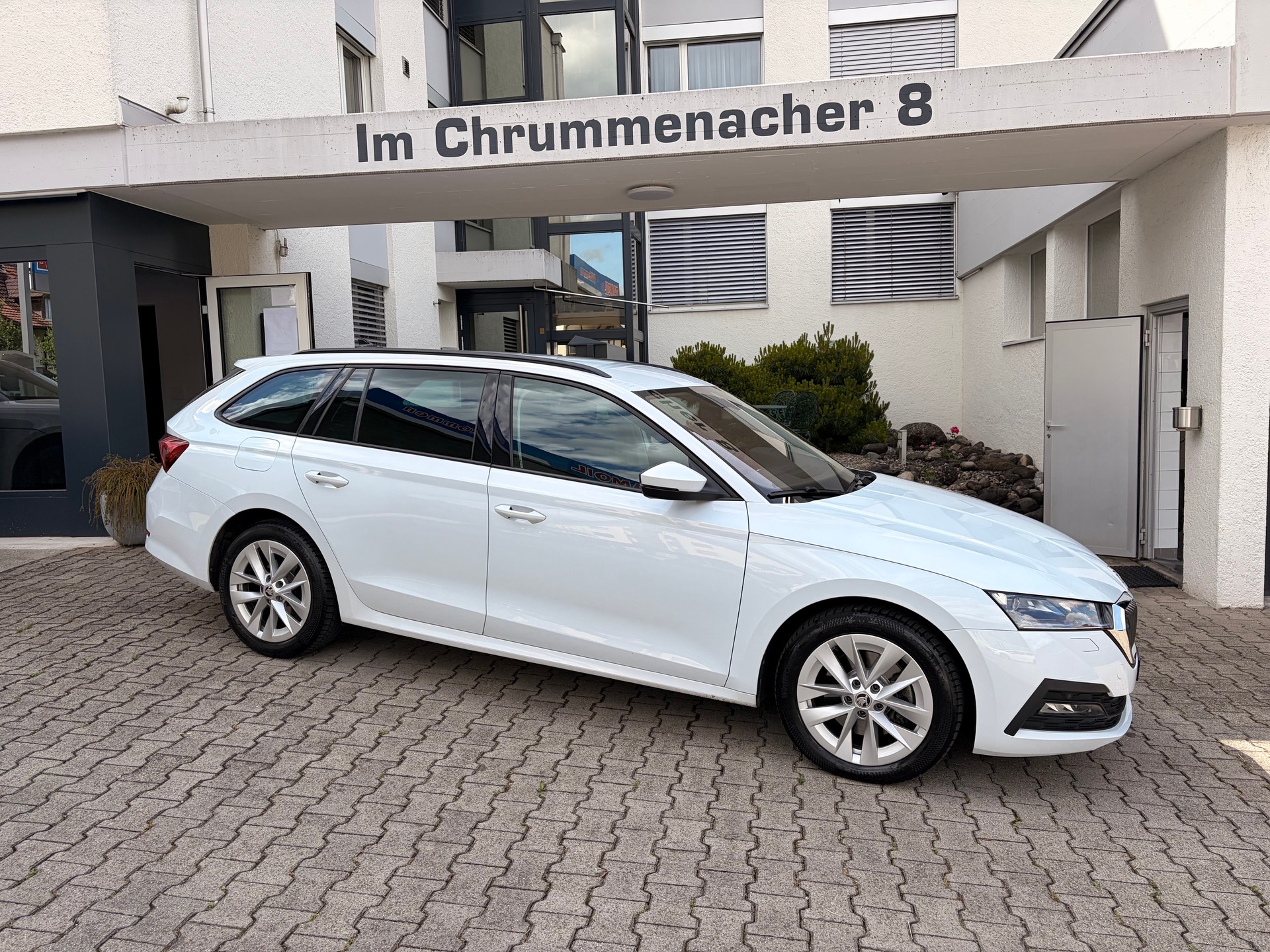 SKODA Octavia Combi 2.0 TSI Ambition DSG 4x4-image-1